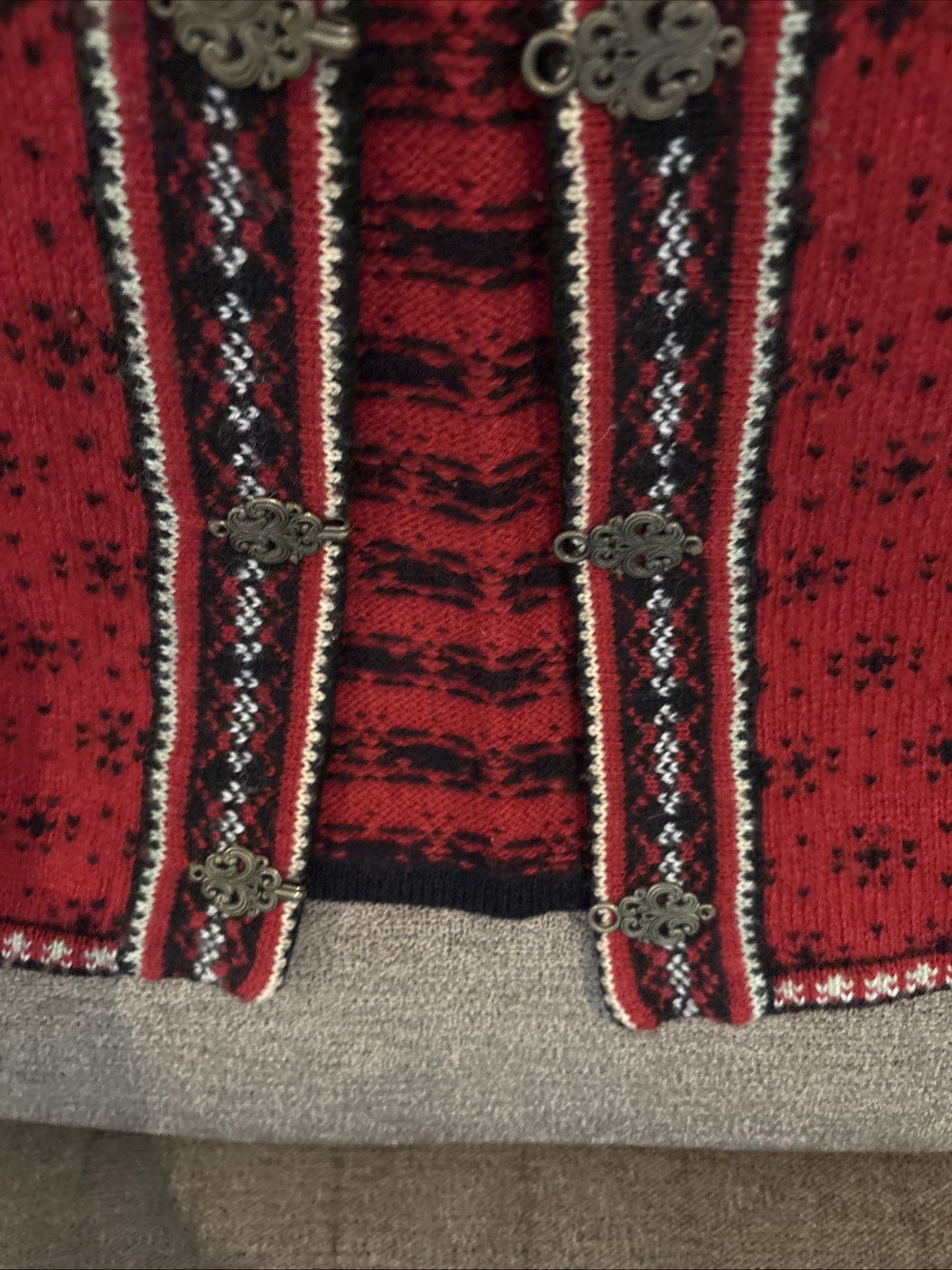 Vintage Cambridge Dry Goods 100% Wool Sweater Metal Clasps Red Small