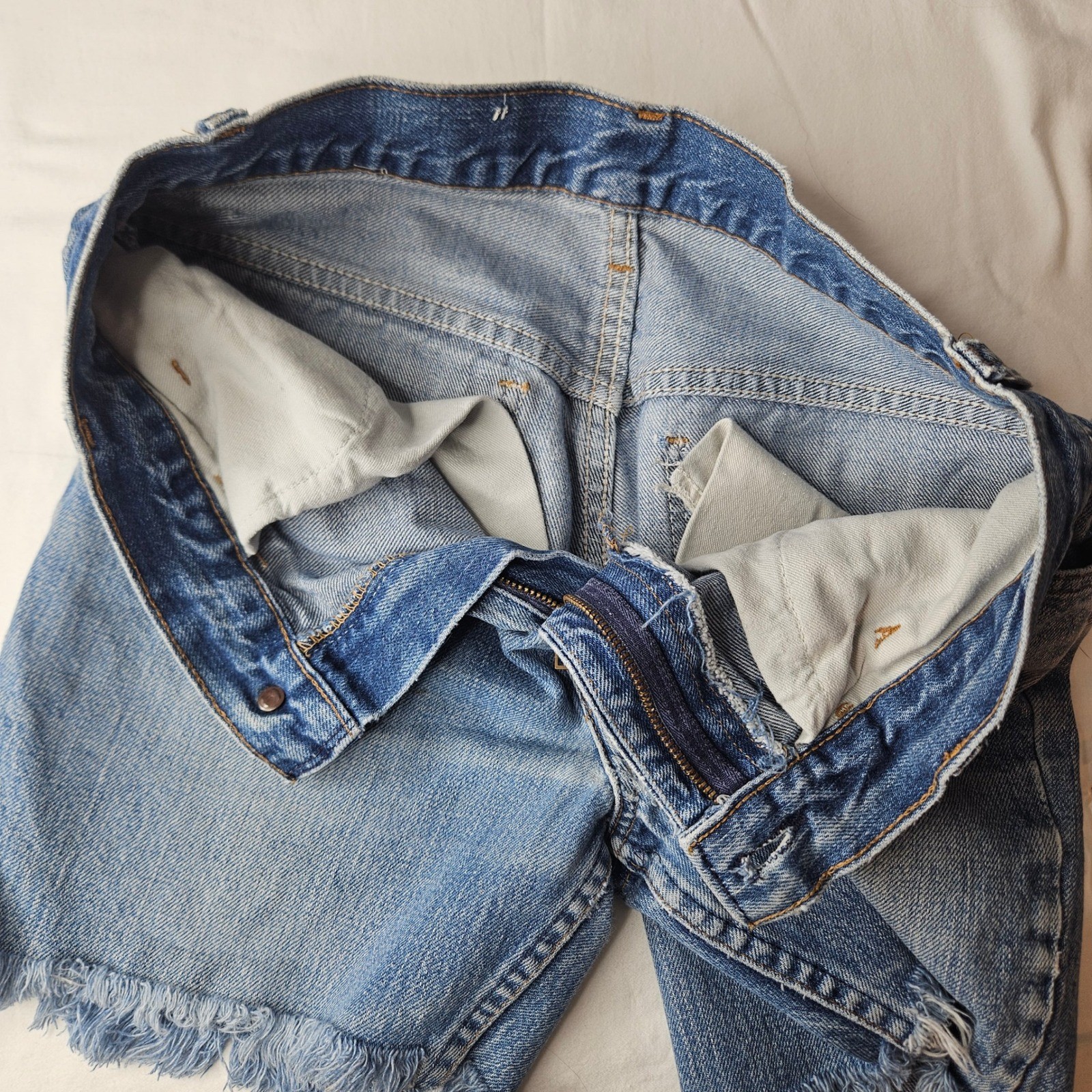 Vtg Levi’s 70’s Orange Tab High Waisted Denim Cut Off Shorts Light Wash Blue 28