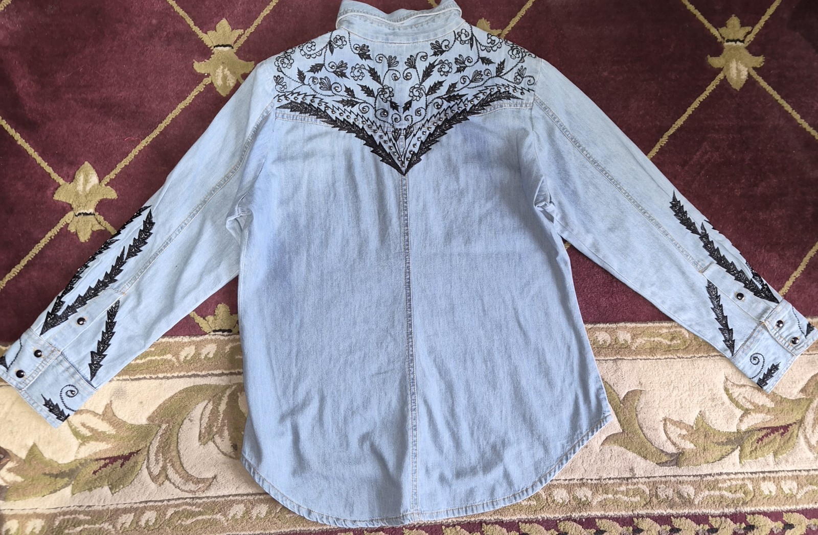 Vintage Collection Western Shirt, Embroidered and Beaded. Size SMALL. No Flaws.