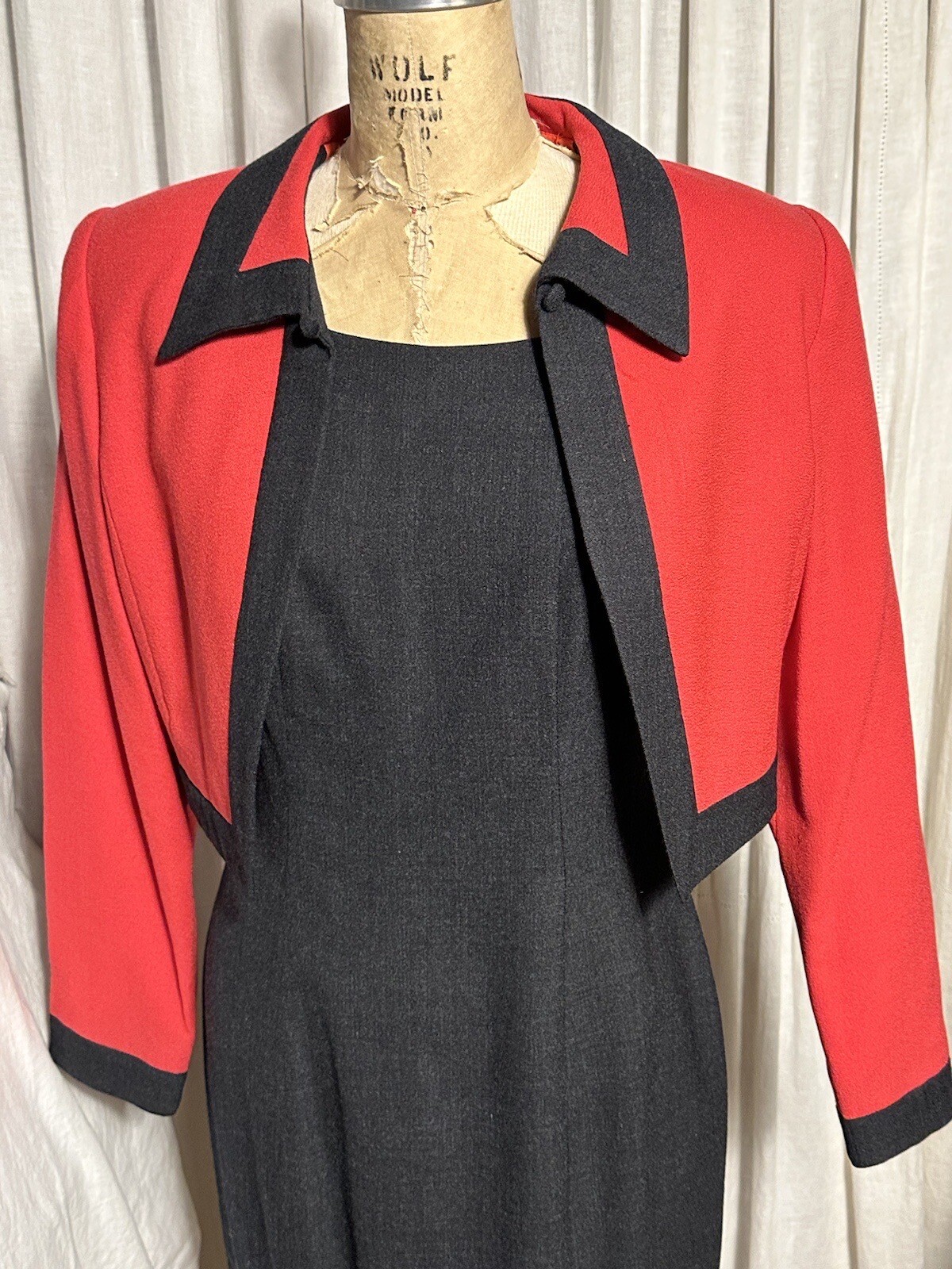 Vintage Constance Saunders Womens Grey /Red Wool Dress Suit S 6 Pre-owned