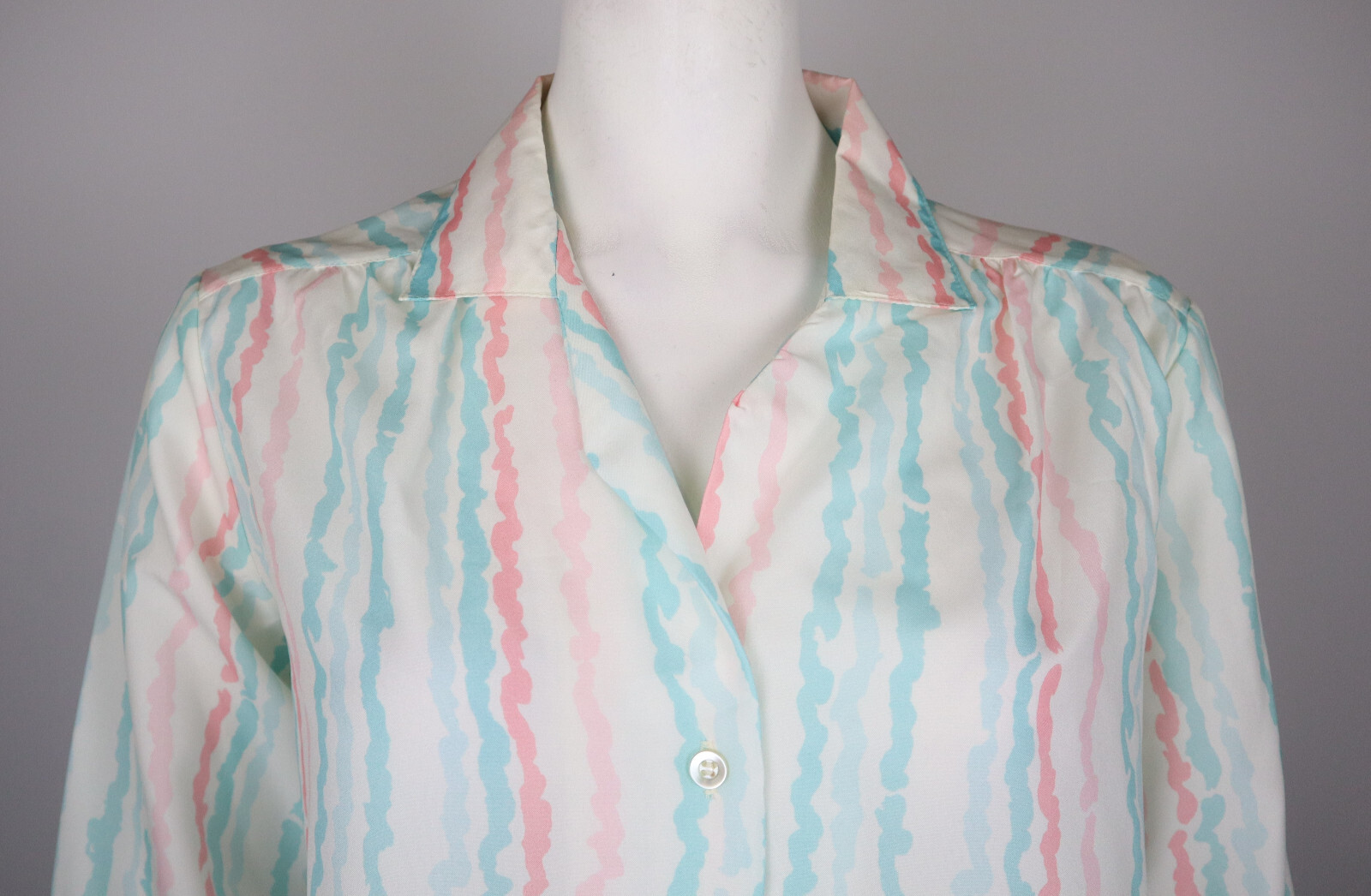 VINTAGE WOMEN’S WHITE BLUE PINK PRINT LONG SLEEVE BLOUSE – ALICIA – SIZE 10