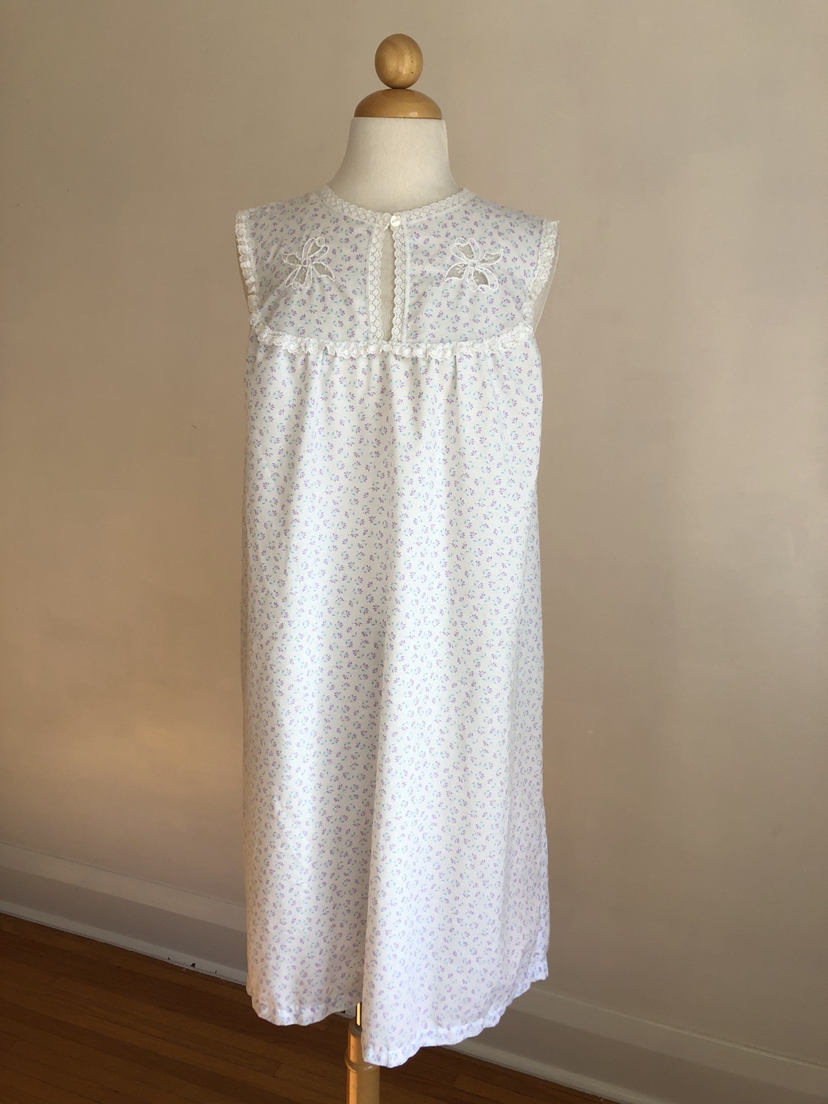 GORGEOUS VTG REGAL ROSE Purple Floral White Lace Soft Cotton Nightgown SZ M