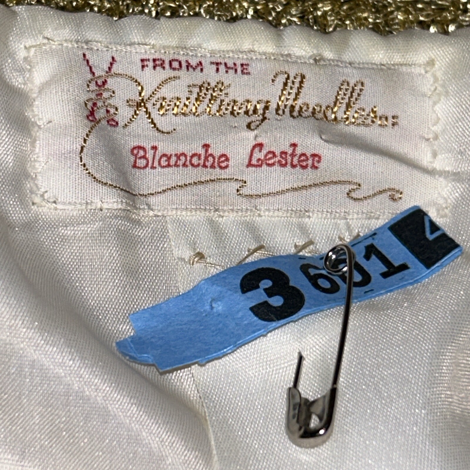 Vtg THE KNITTING NEEDLE Handmade Knit Sweater Set Cream/Gold Classy Designer