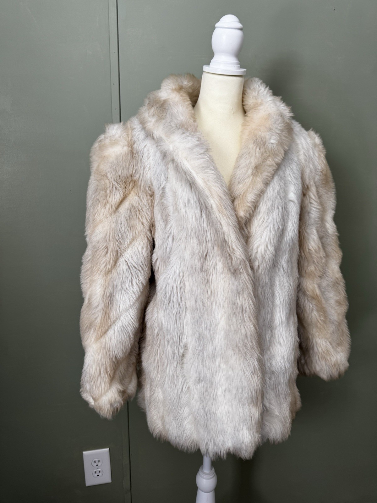 Vintage Women’s Fur Coat Beige Cream Regular Size 12 WPL 6205 Made in USA