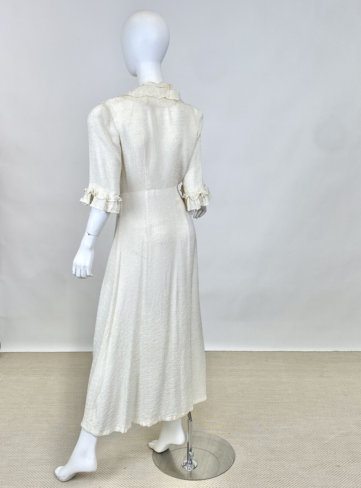 Antique 1930s Pale Cream White Robe Dressing Gown Silk Rayon Ruffles Detail