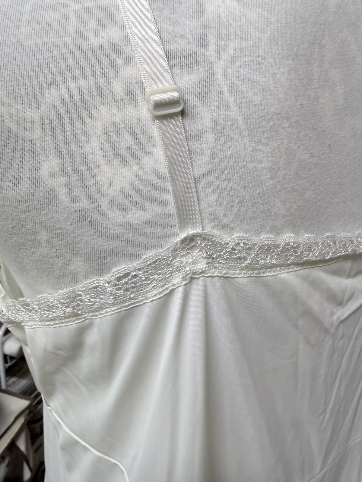 VINTAGE Vanity Fair Lace Night Gown slip Dress Lace Size 40 EUC