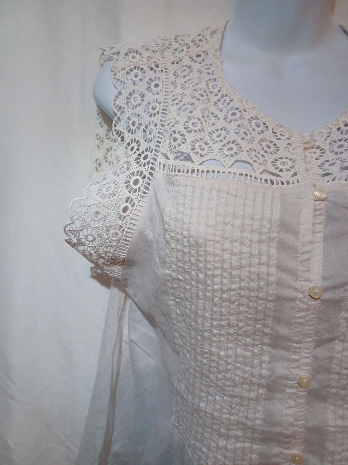Levi’s Silver Tab Women’s Lace Vest Shirt size small New with tags