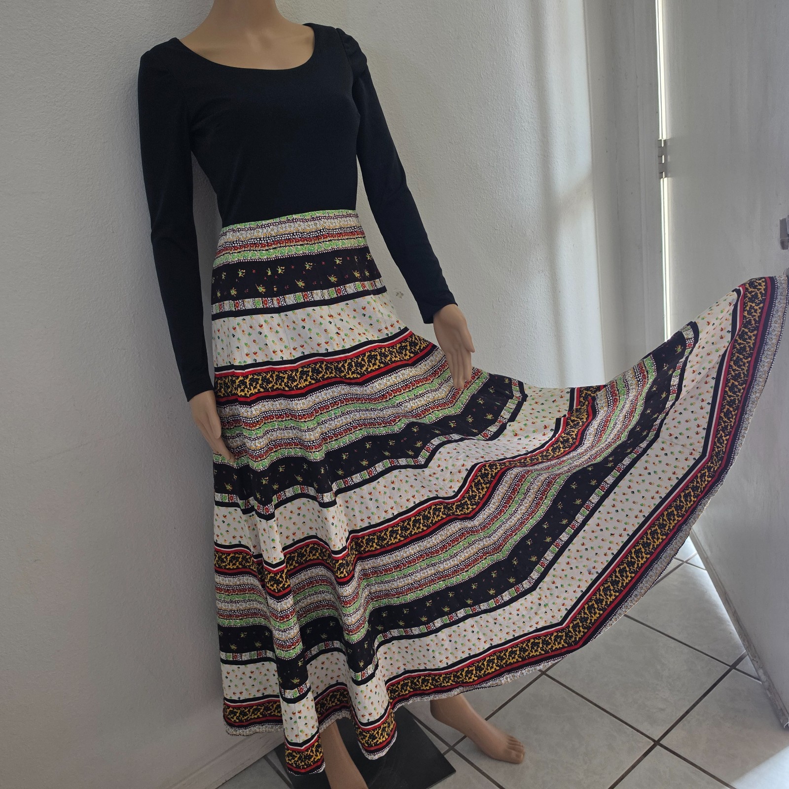 Vintage Miss Elliette California Dress Small Maxi Long Black and Multicolor zip