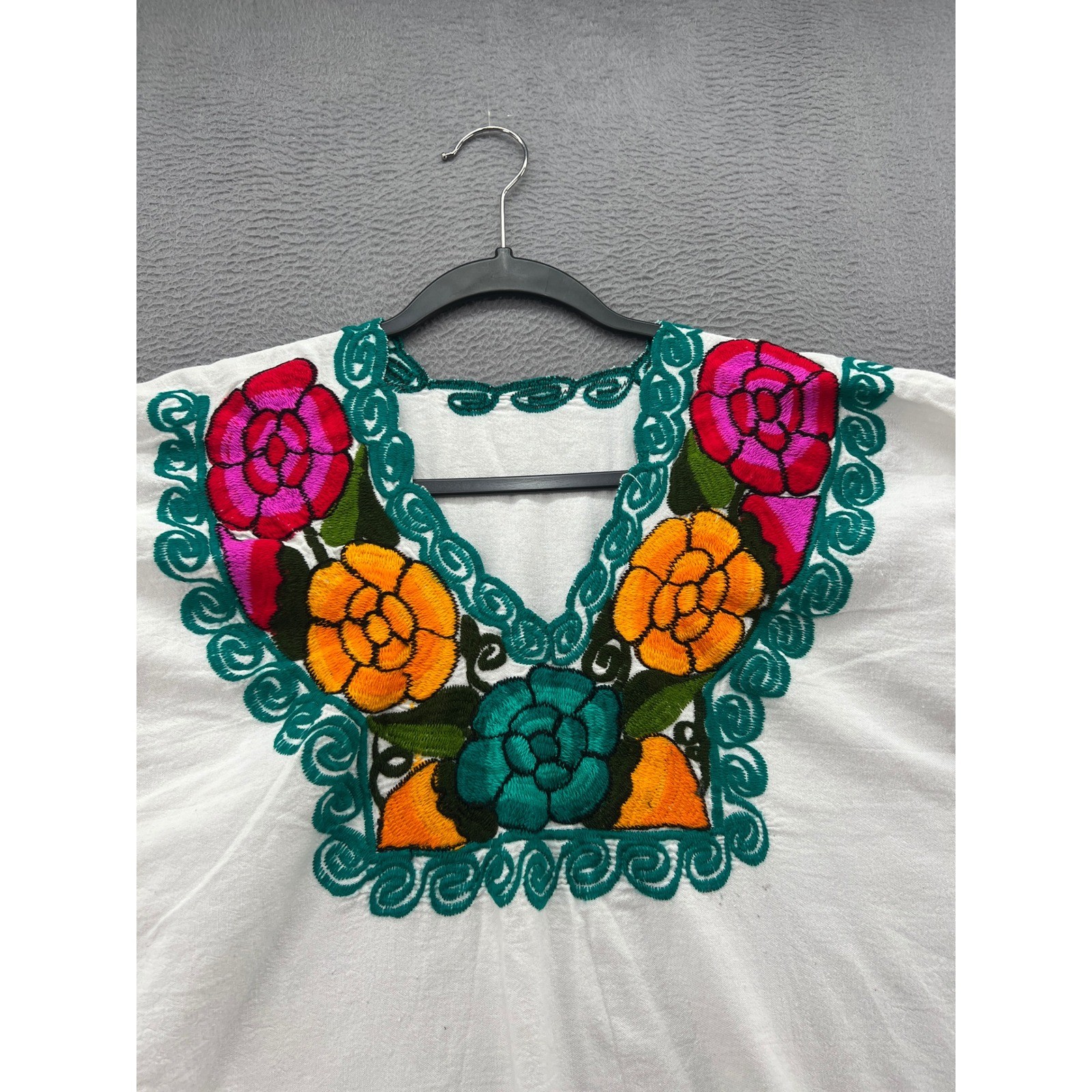 Vintage Mexican Floral Embroidered Blouse M White Sleeveless Boho Peasant Top
