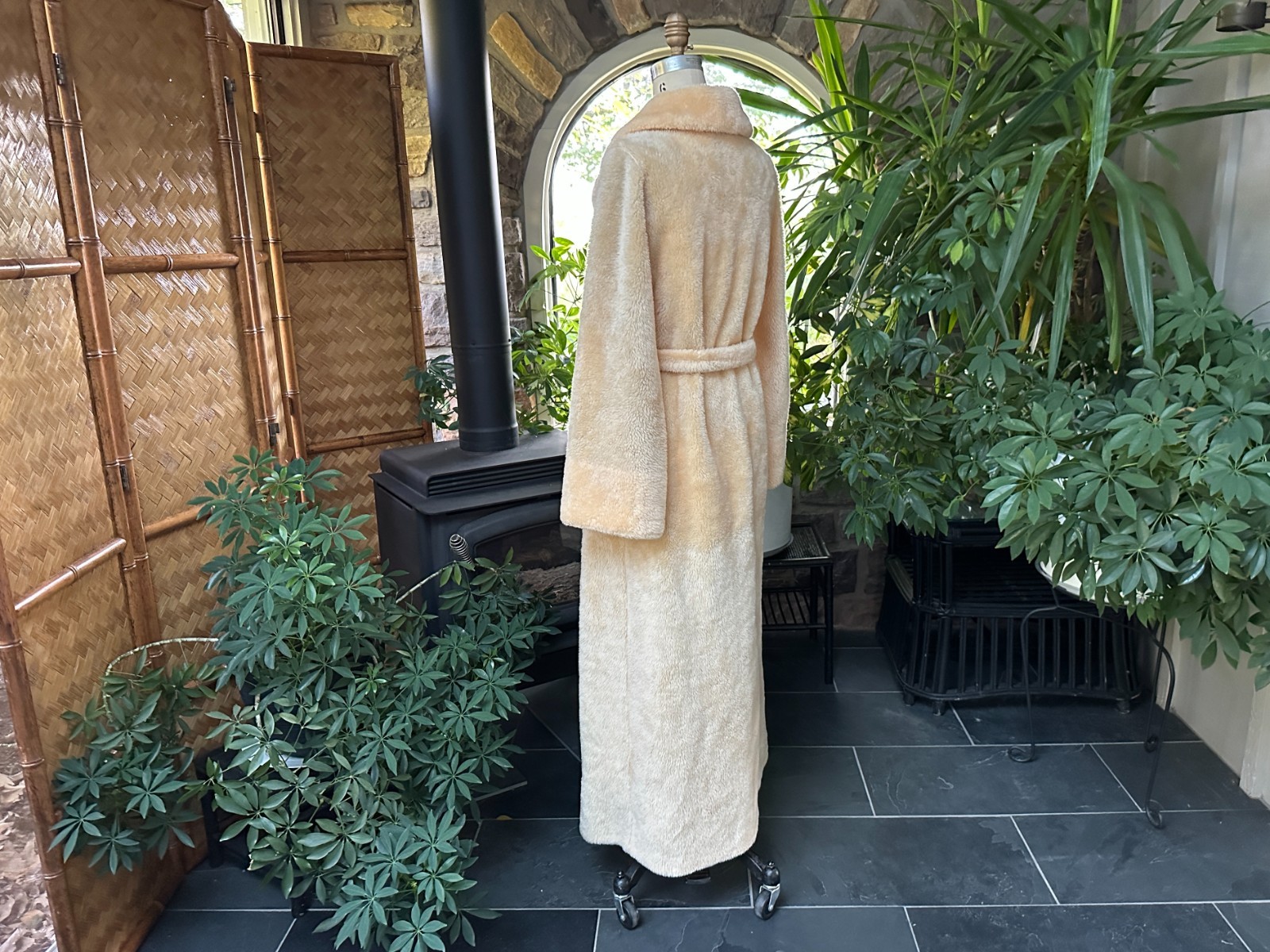 Vintage 1970s Creamy Ivory Faux Fur Pile Wrap Robe Tiffany Loungewear