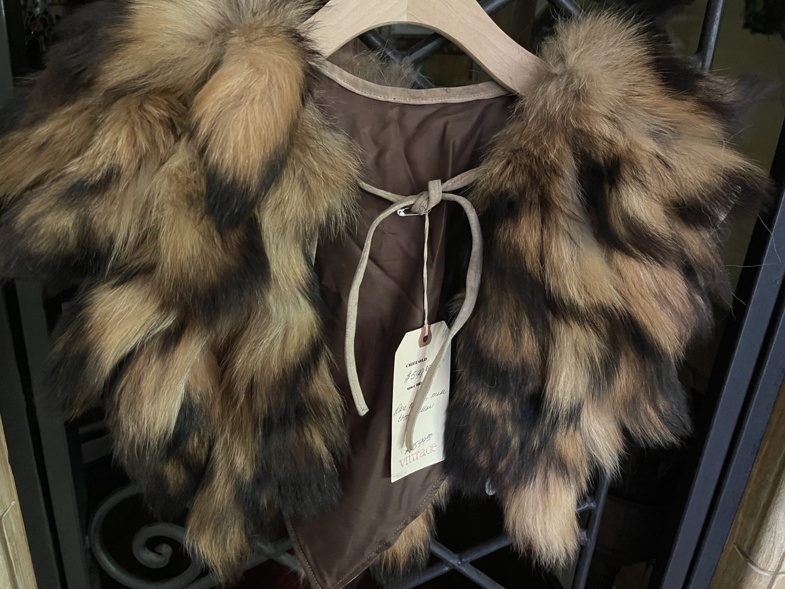FINN RACCOON FUR COON TAIL CAPELET COLLAR WRAP JACKET HANDMADE VINTAGE RARE