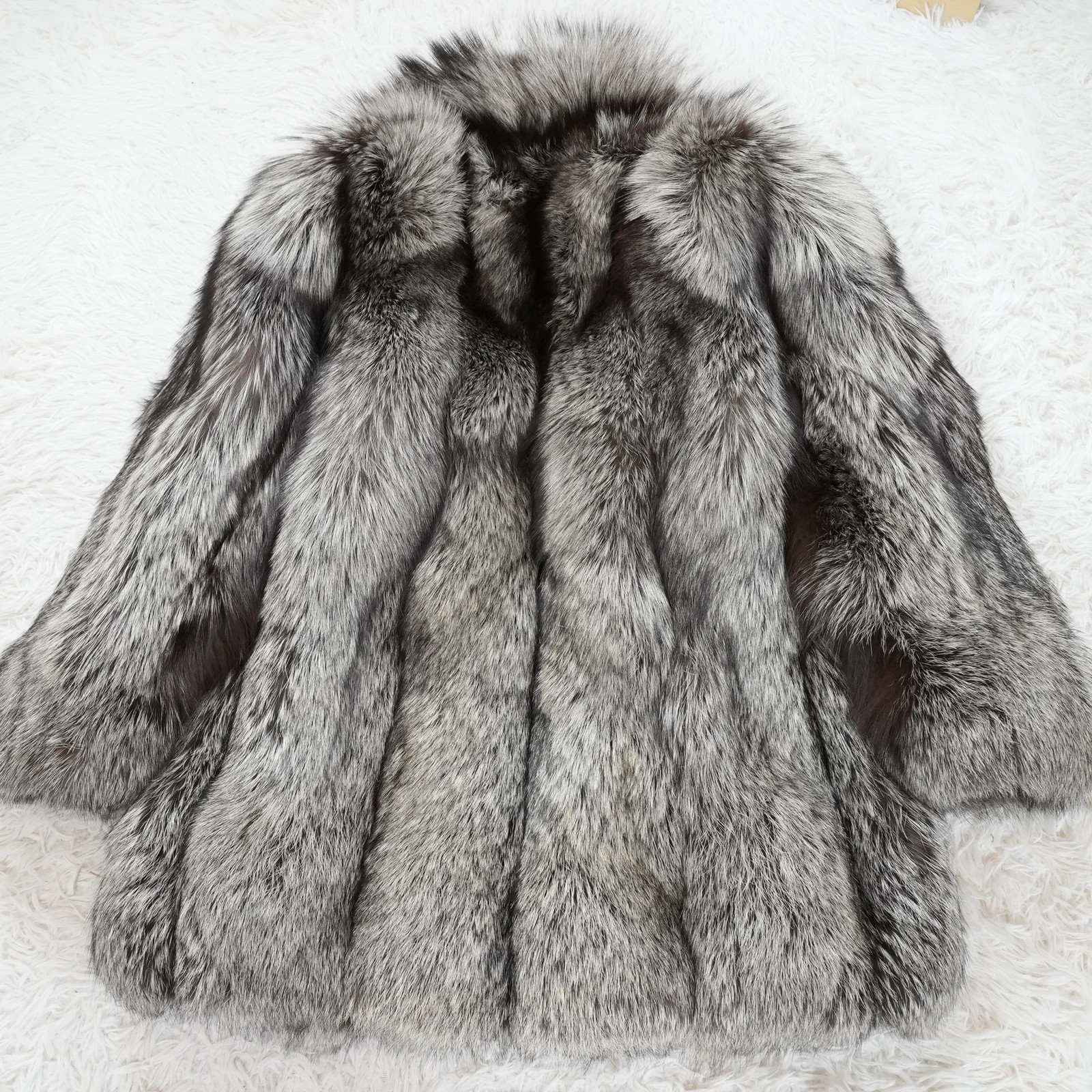 SAGA ROYAL FOX Silver Fox Coat – Genuine Vintage Fur From Japan