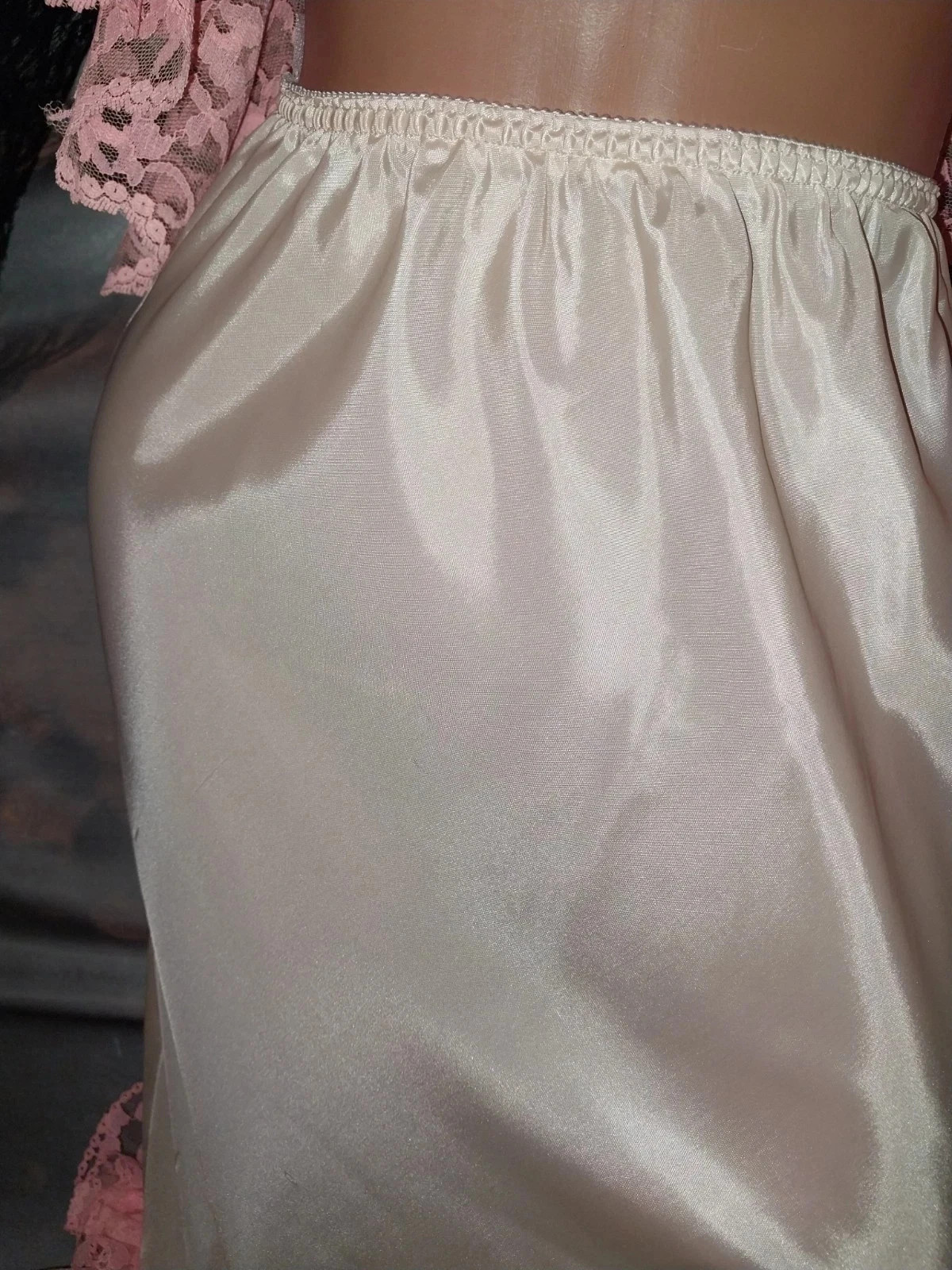 VTG SATIN LIQUID SHINY FARR WEST ESQUE HALF SLIP WIDE RUFFLES LACE PEACH PINK SM