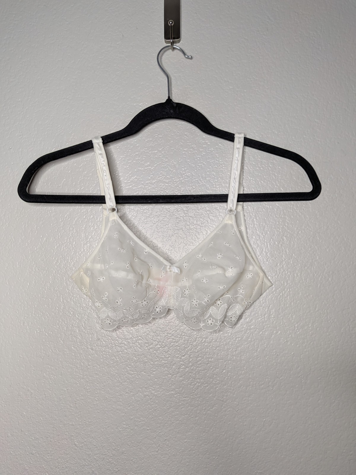 Lily of France White Vintage 70s Coquette Eyelet Lace Floral Wireless Bra 32B