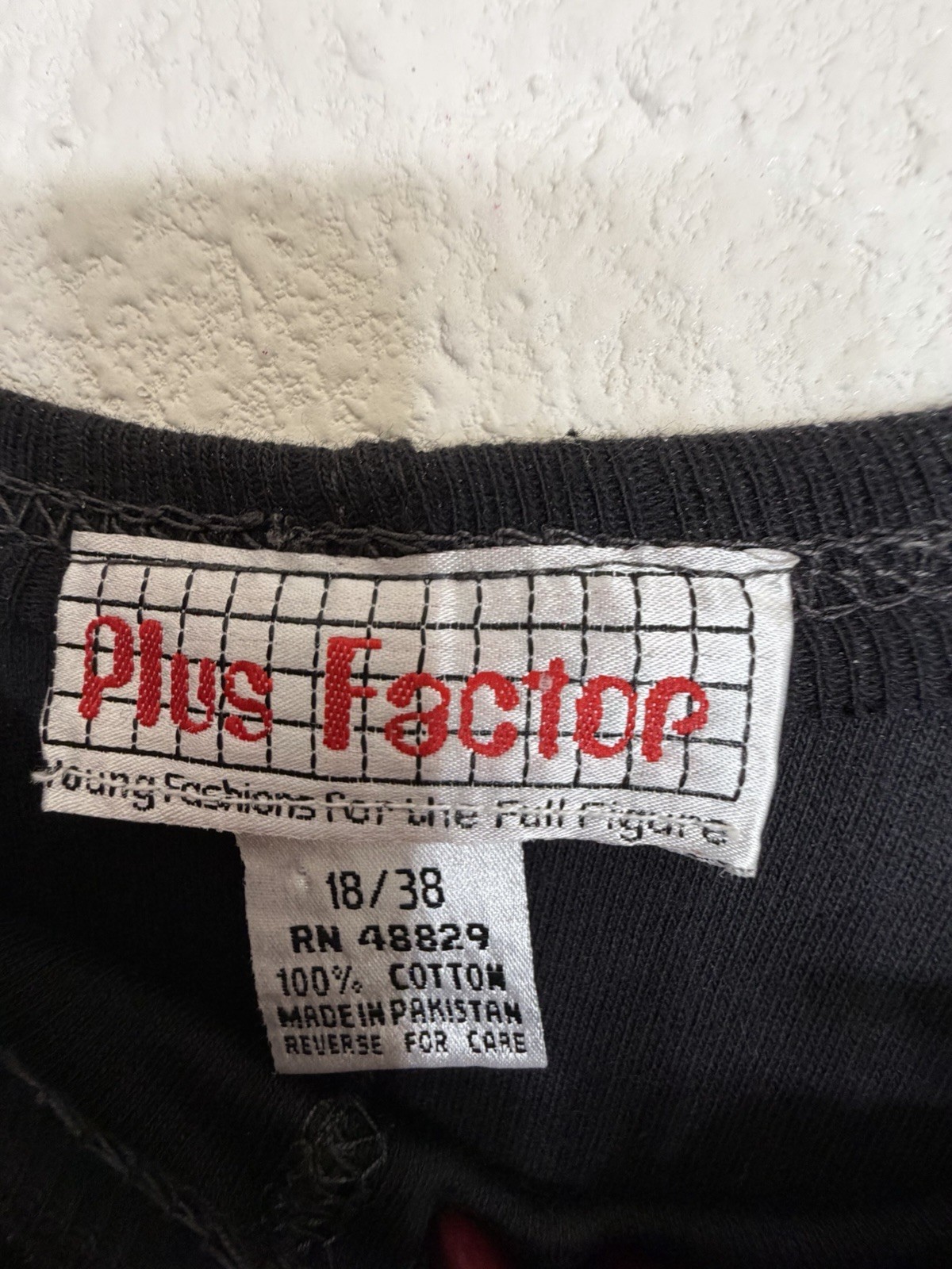 Vintage 90s Plus Factor Women’s Black Oversized Cotton T-Shirt Center Seam – XL
