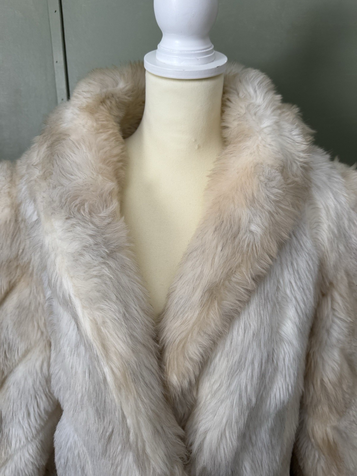 Vintage Women’s Fur Coat Beige Cream Regular Size 12 WPL 6205 Made in USA