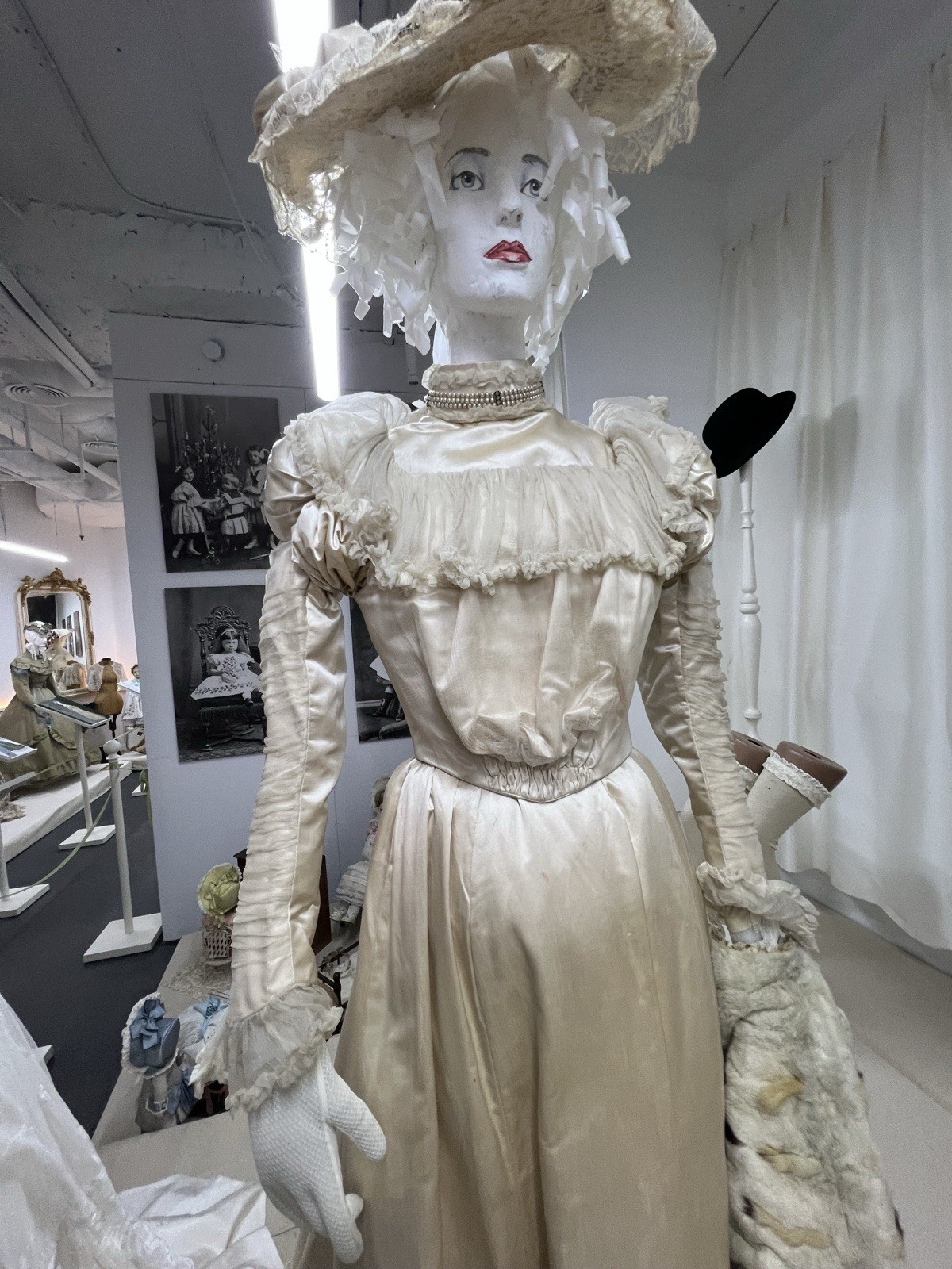 Antique.Edwardian Two-piece wedding suit. 1901, France