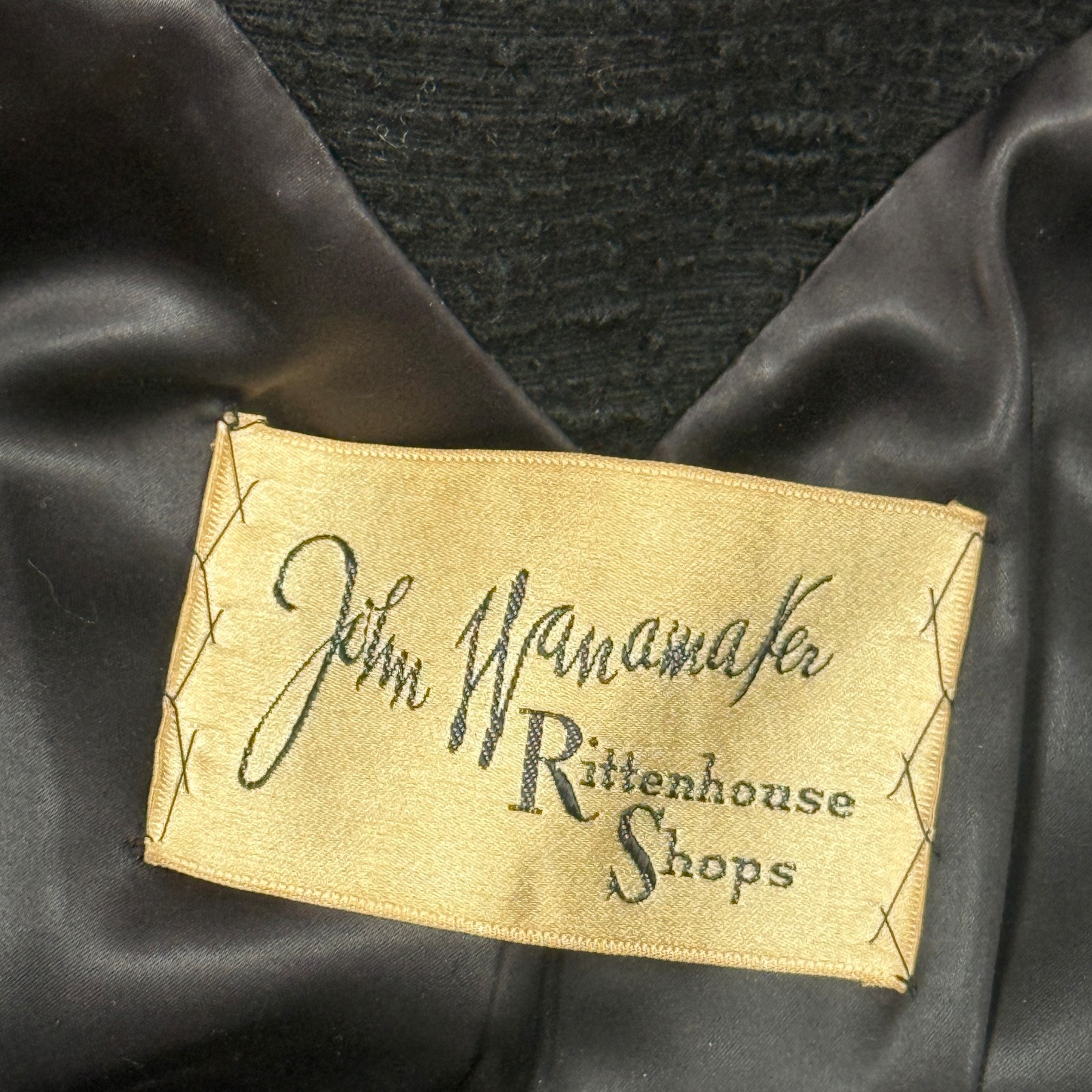 Vintage John Wanamaker Rittenhouse Shops Black Coat Fur Collar Wool Chest 47″