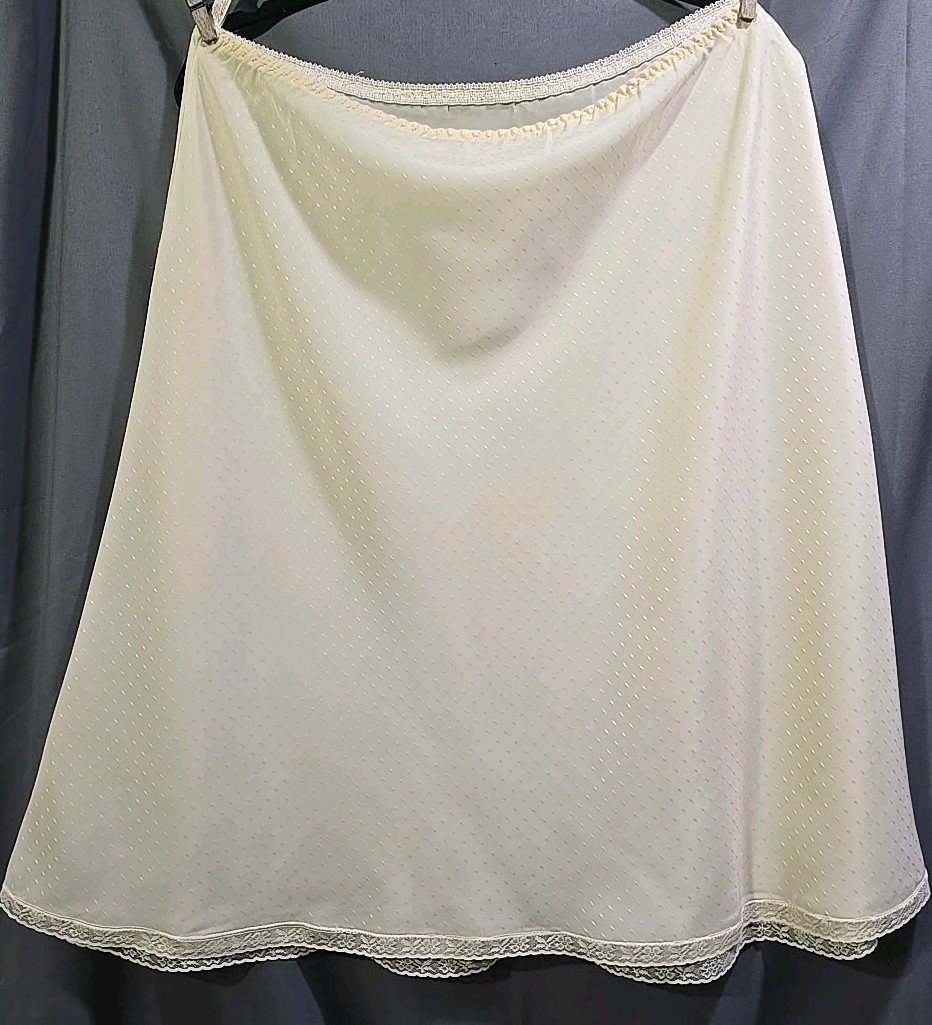 Barbizon Half Slip Slippery Smooth Vintage 41″-42″ Waist, Length 27″