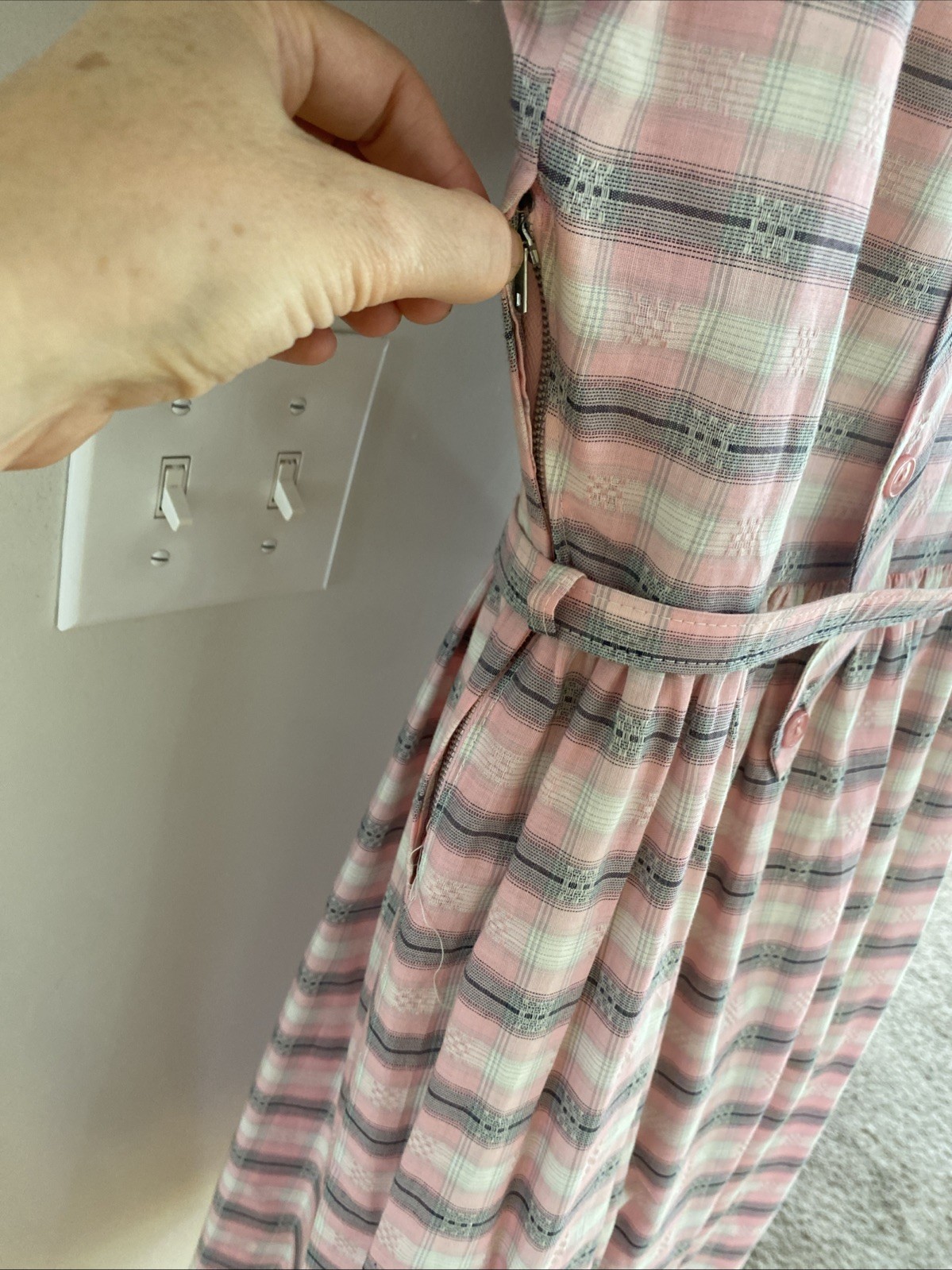 Vintage 1950s/1960s Plaid Cotton Shirt Dress With Pocket & Belt – Pink Grey