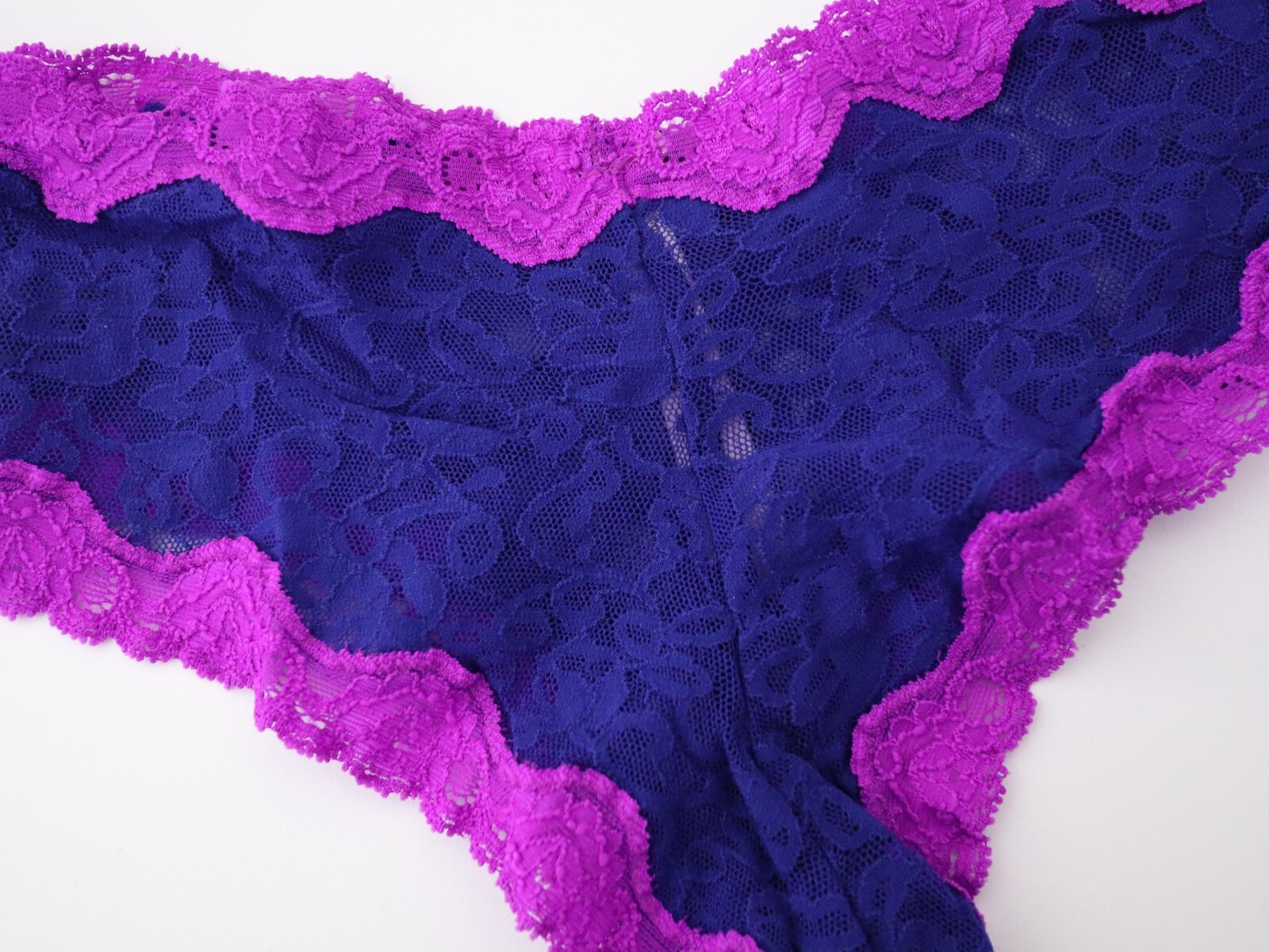 2 VTG Victoria’s Secret 200-2010 Sexy Little Things Lace Panties Lot MEDIUM