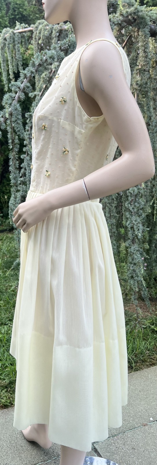 VINTAGE 1950’s L’AIGLON YELLOW COTTON DRESS SHEER NET FLORAL EMBR. BODICE