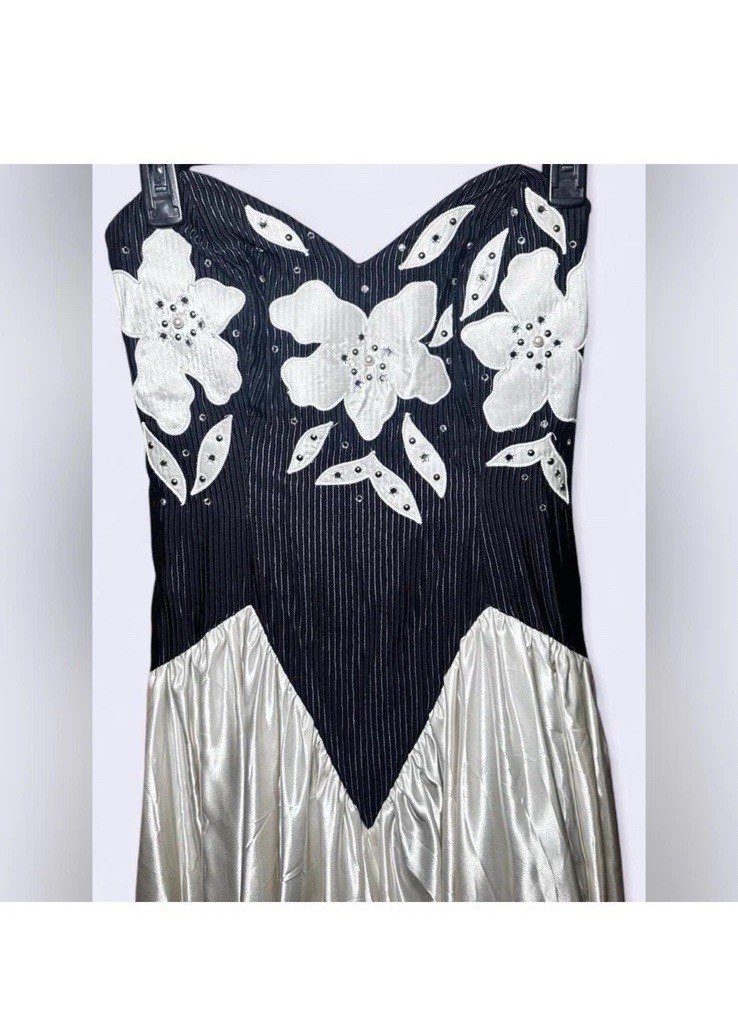Elegant TD4 by Electra 80s 90s vintage silk satin navy cream beaded floral gown