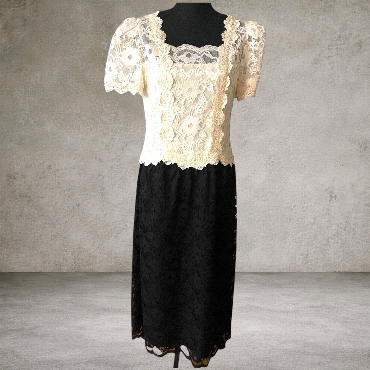 VTG Riccardo Dress Womens 10 Ivory Black Lace Sheath Cocktail Party Coquette
