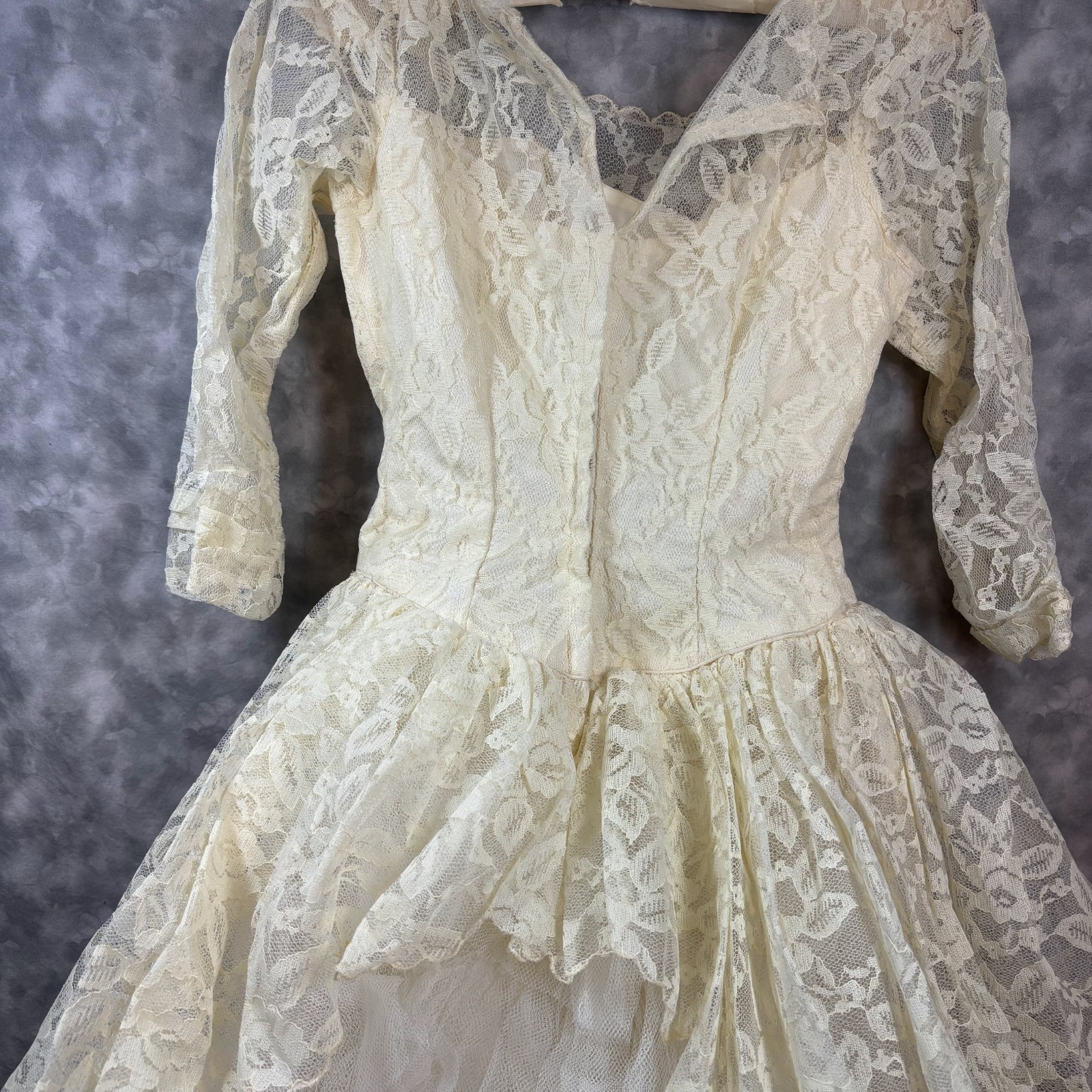 1950s Vtg Ivory Lace Wedding Dress Tea Length Tulle Crinoline Rose Detail 💐👰 R