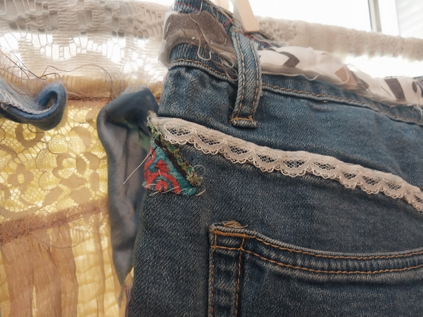 VTG DISTRESSED 812 REDLINE GYPSY EMBRD CROCHET CARE BEAR DENIM HIPPY SHORTS L