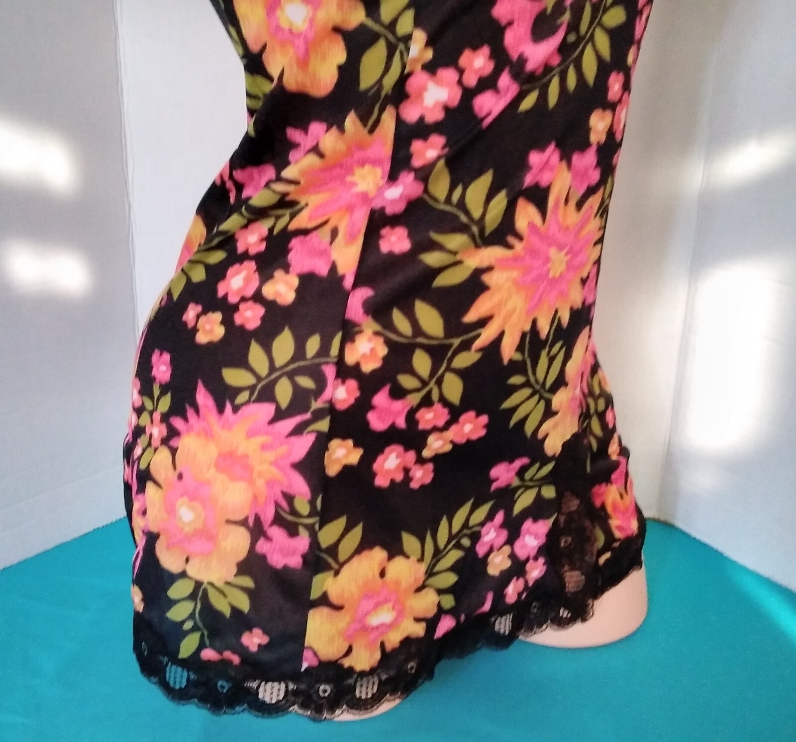 Vintage European 60-70’s Retro Groovy Lacey Short Babydoll Nightie Size S-M