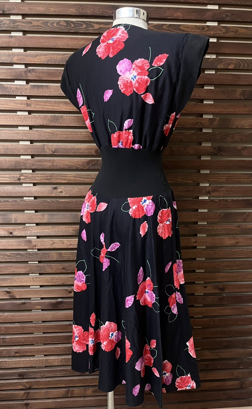 1980s 80s Vintage Black Pink Purple Floral Cotton Cap Sleeve V-Neck Midi Dress