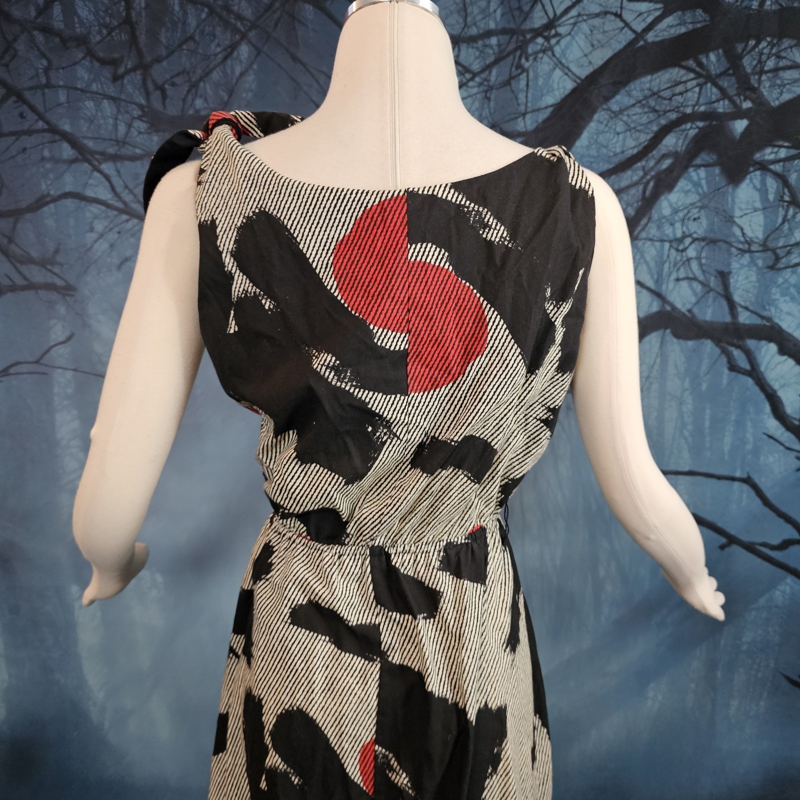Vintage 1970s Dress Black Tan Striped Abstract Pattern Red Sleeveless Shoulder