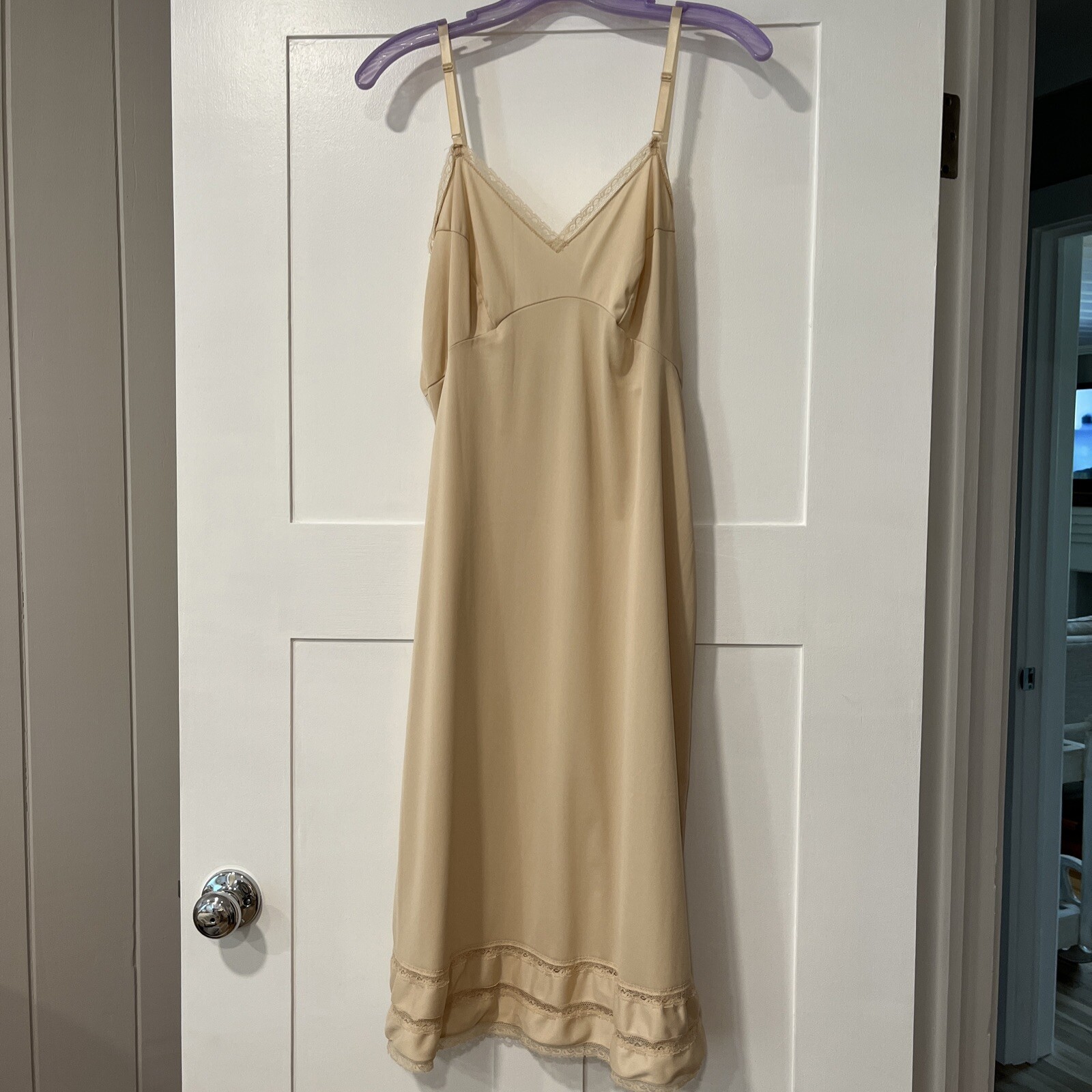 Unbranded Full Slip Beige Nude 17” Across Bust 33” Pit To End Of Hem. Vtg.
