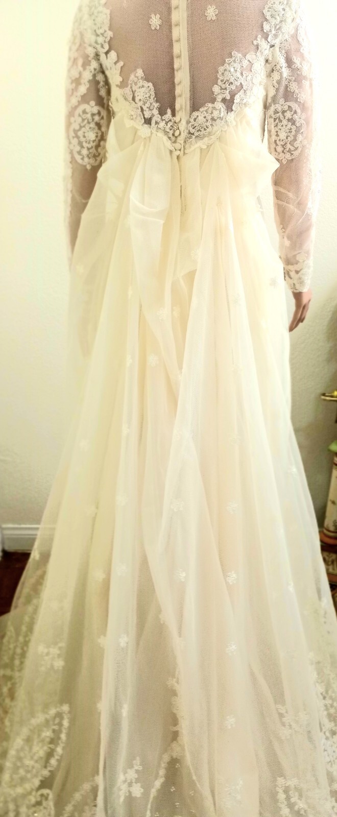 VINTAGE 60’s FRENCH CHANTILLY LACE HANDMADE BEIGE CLASSIC WEDDING DRESS SIZE 4
