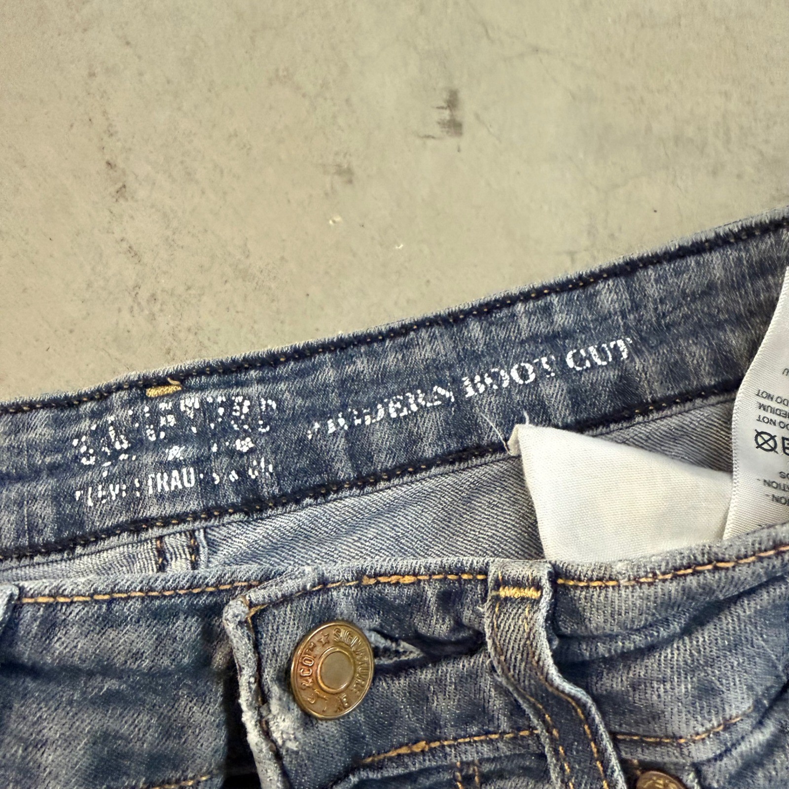 2000s y2k women’s levi’s mid rise bootcut jeans
