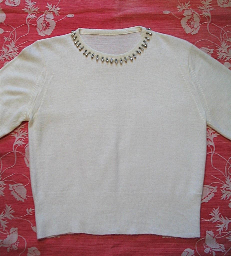 VINTAGE 1950S~ WHITE ORLON SHORT SLEEVE SWEATER TOP~ FAUX PEARL NECKLINE~34~S