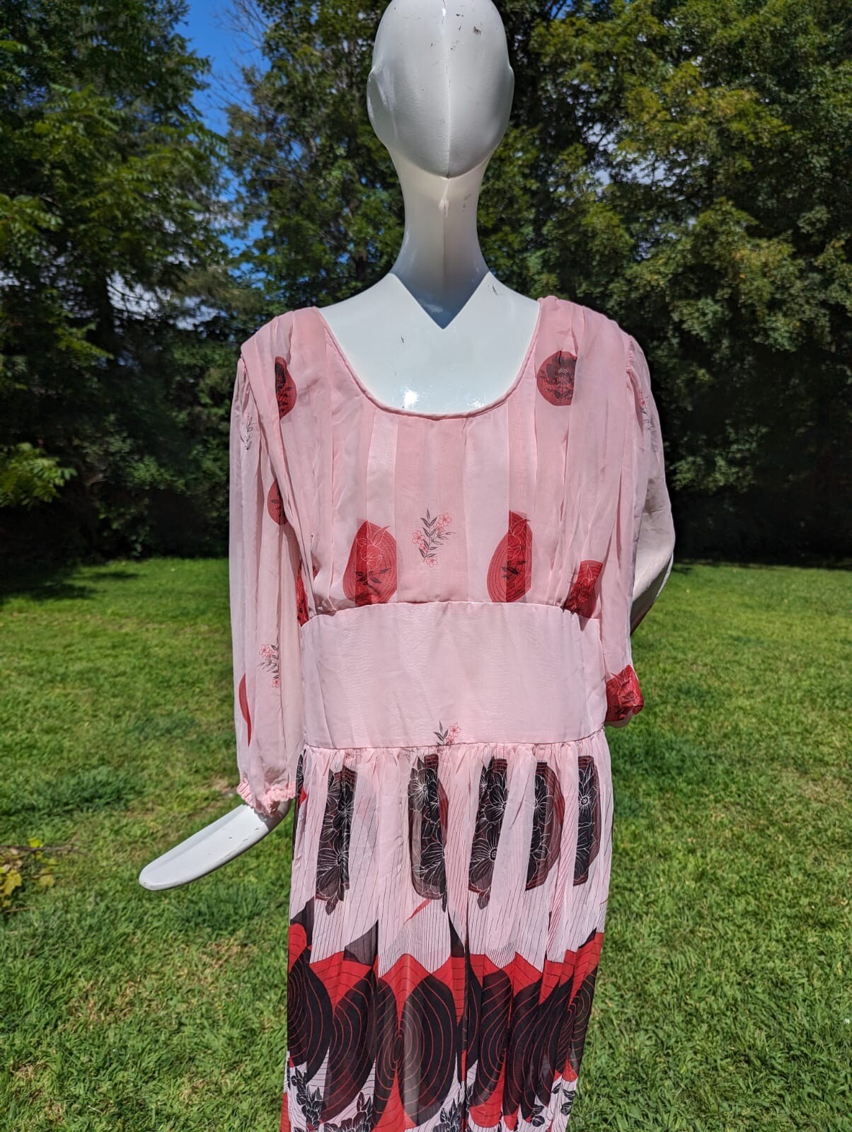 VINTAGE 1970’S POLY CHIFFON PRINT DRESS W PUFF SLEEVES + FULL SKIRT