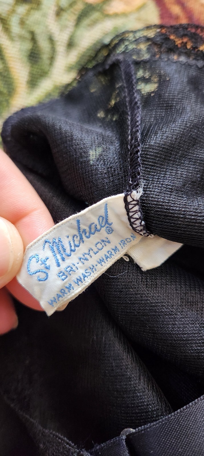 True vintage 1950s ST.MICHAEL black lace & nylon slip 38 B/28 W great condition