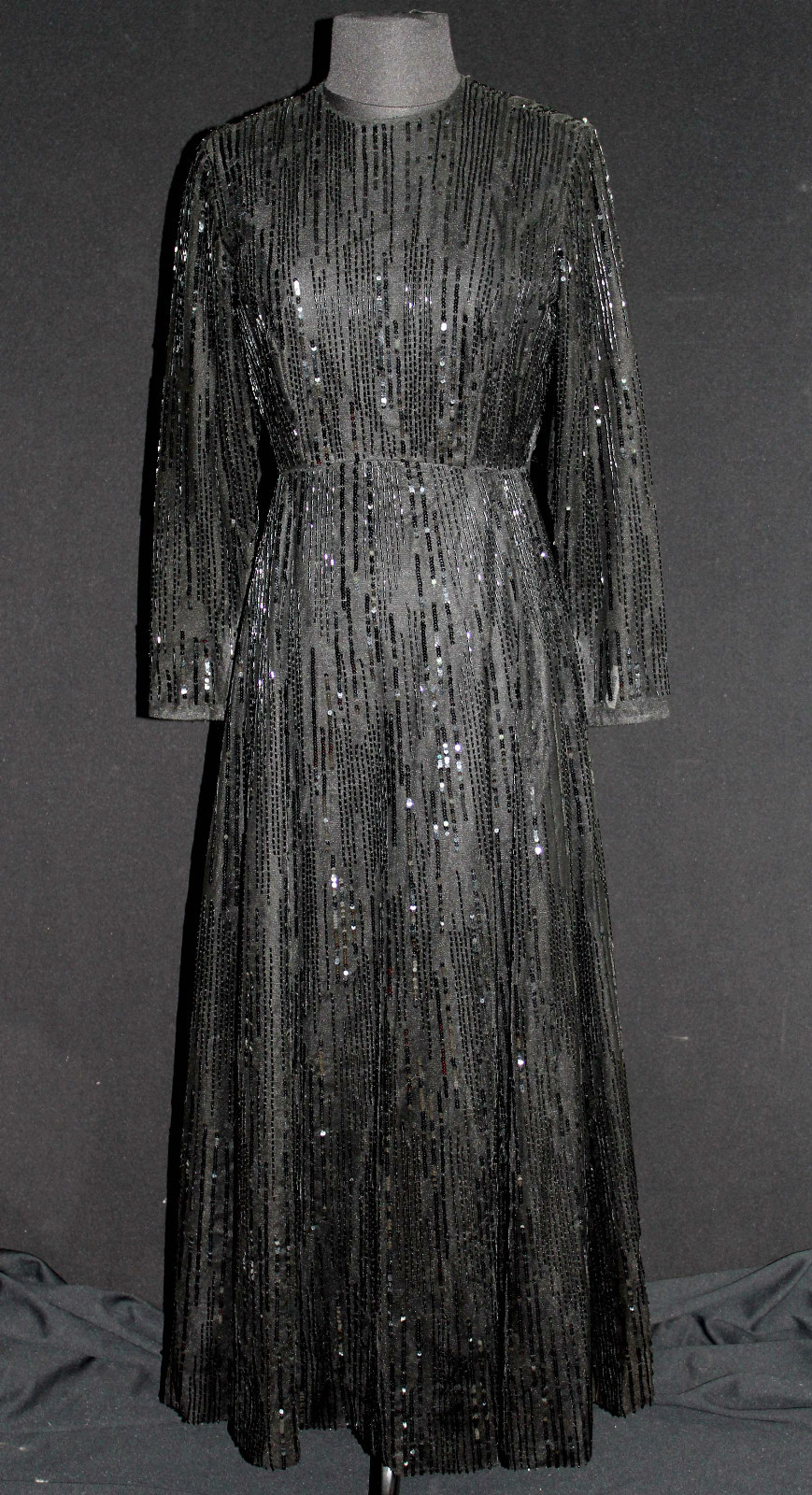RARE DESIGNER VINTAGE 1960’S BLACK BEADED EVENING GOWN „VERA HICKS” SIZE 4-6