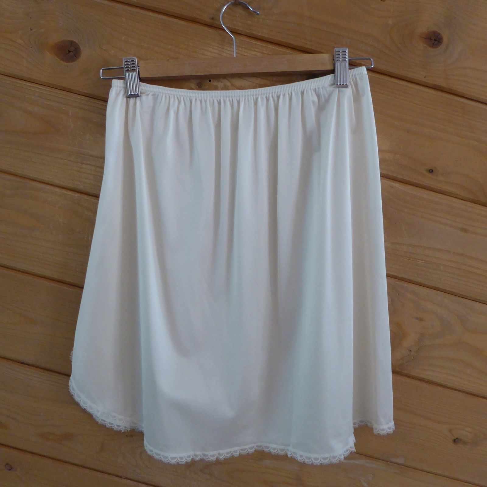 Vanity Fair Champagne Cream Off White 100% Nylon Slip Skirt Waistband Pull On M