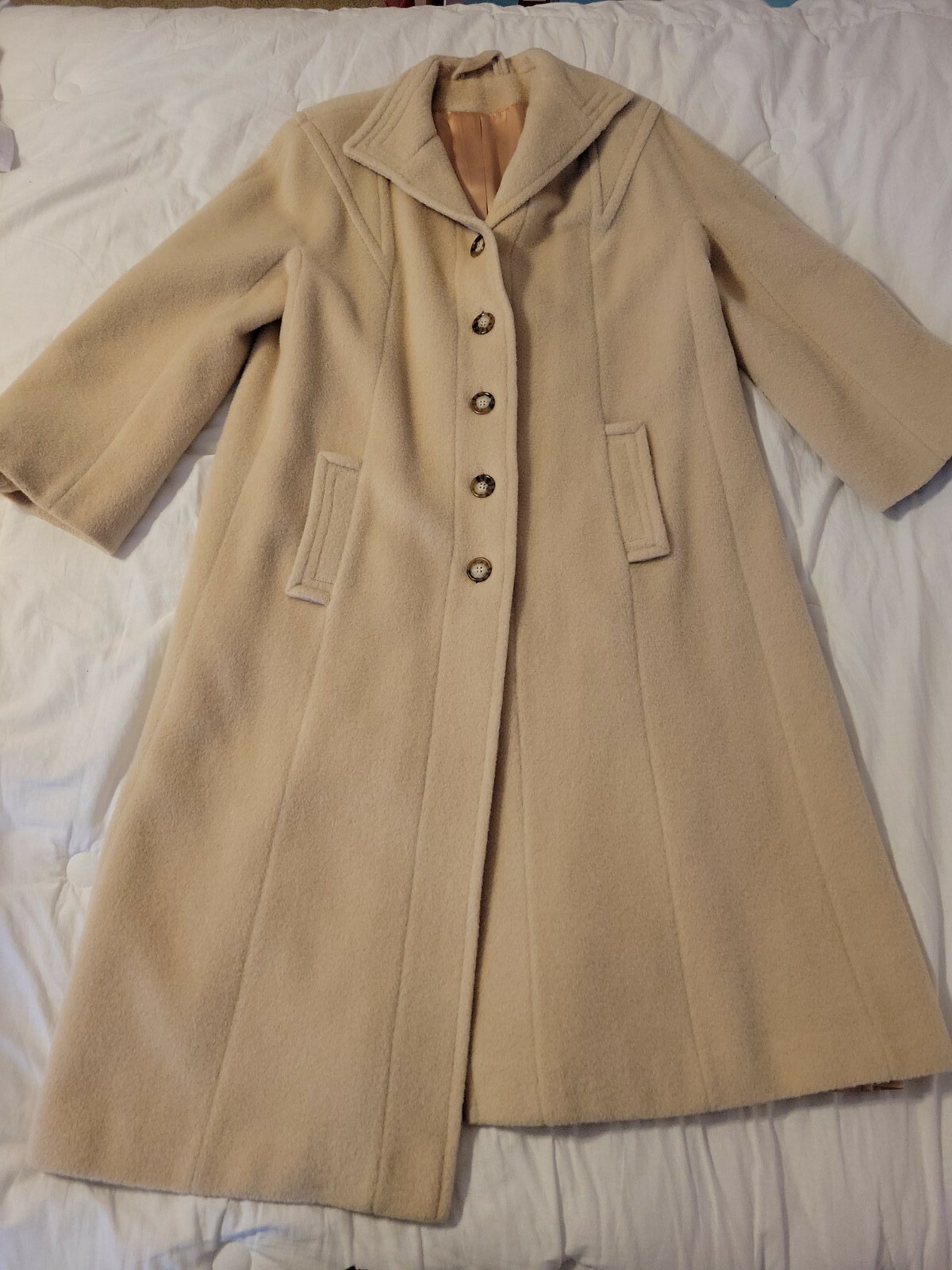 BEAUTIFUL Vintage Juli De Roma Wool Coat, Stevens Forstmann Fabric, 22″ pit-pit