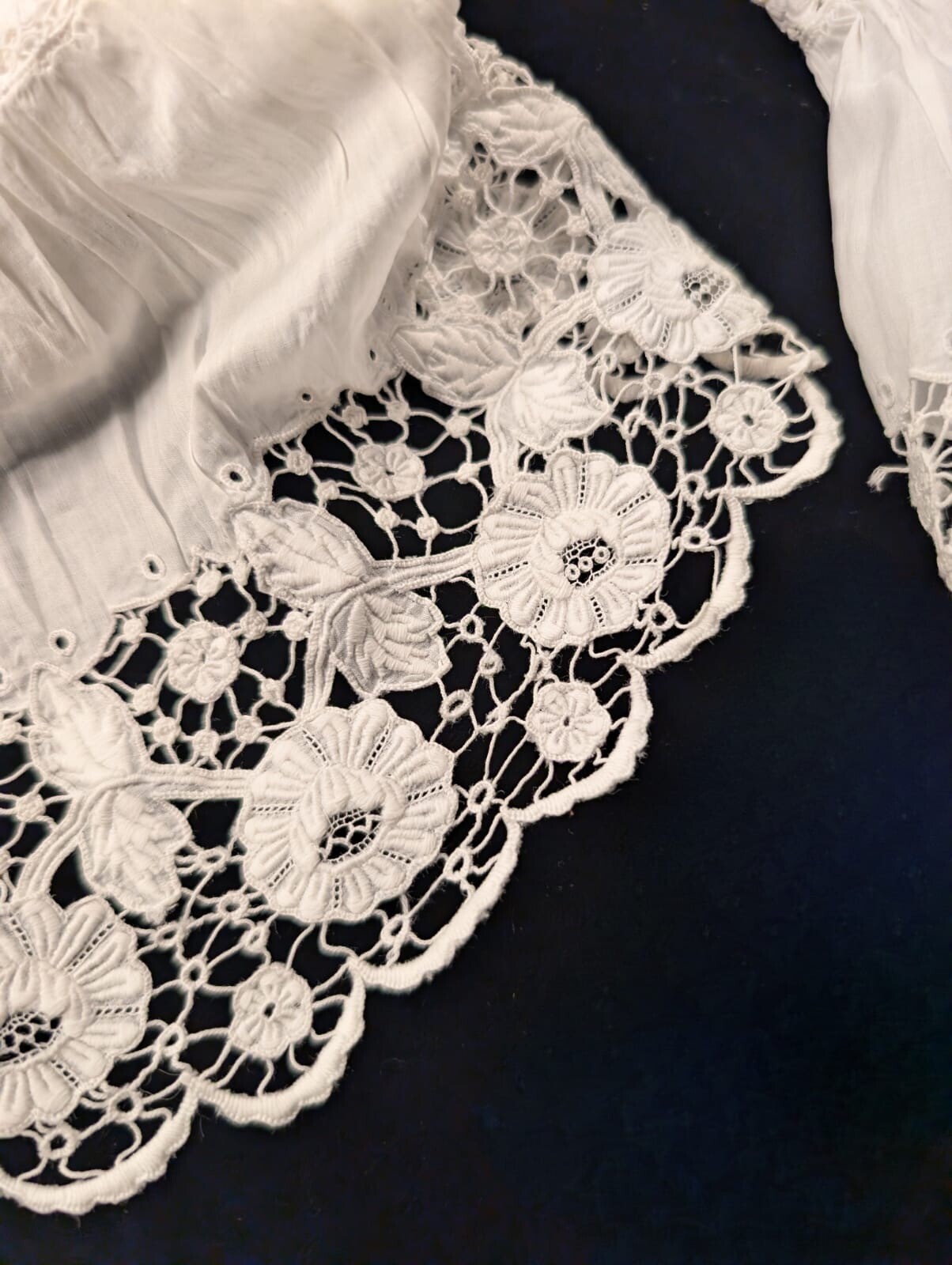 CIVIL WAR ERA 1850’S HAND EMBROIDERED WHITE UNDERSLEEVES FOR DRESS W FLORALS
