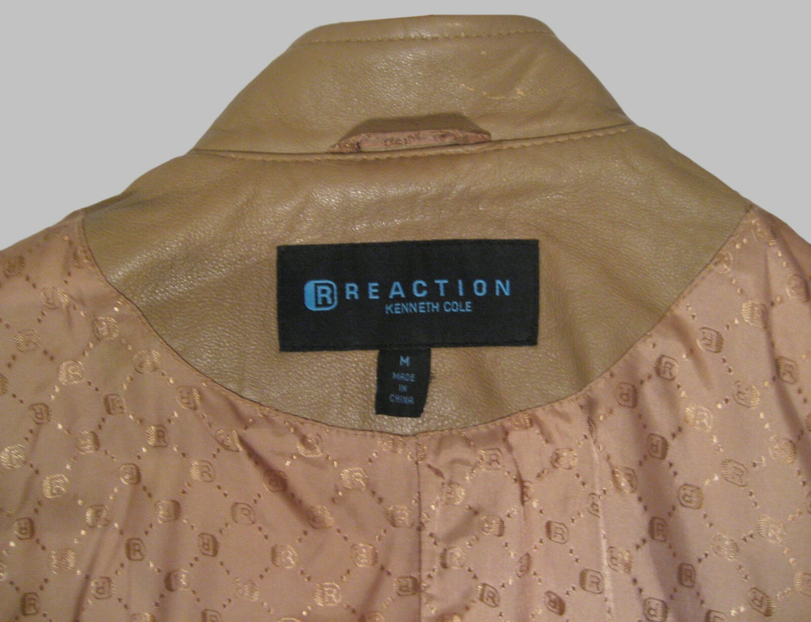 VTG WOMEN’S KENNETH COLE REACTION TAUPE MILITARY STYLE LEATHER COAT SIZE: MED