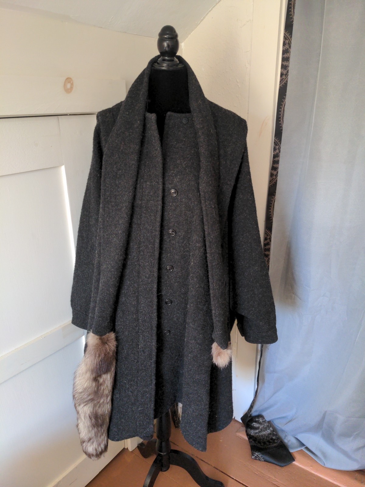 Vintage Michelle Stuart Gray Winter Wool Button Coat Fox Tail Fur Batwing Sleeve