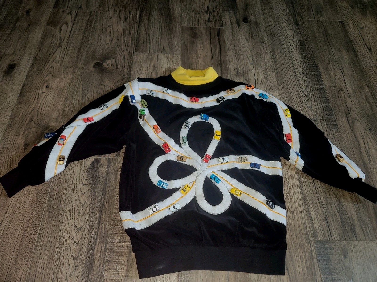 VINTAGE BONNIE BOERER 1980’S RACECAR 3D CARS RACETRACK VELOUR Sweater Small