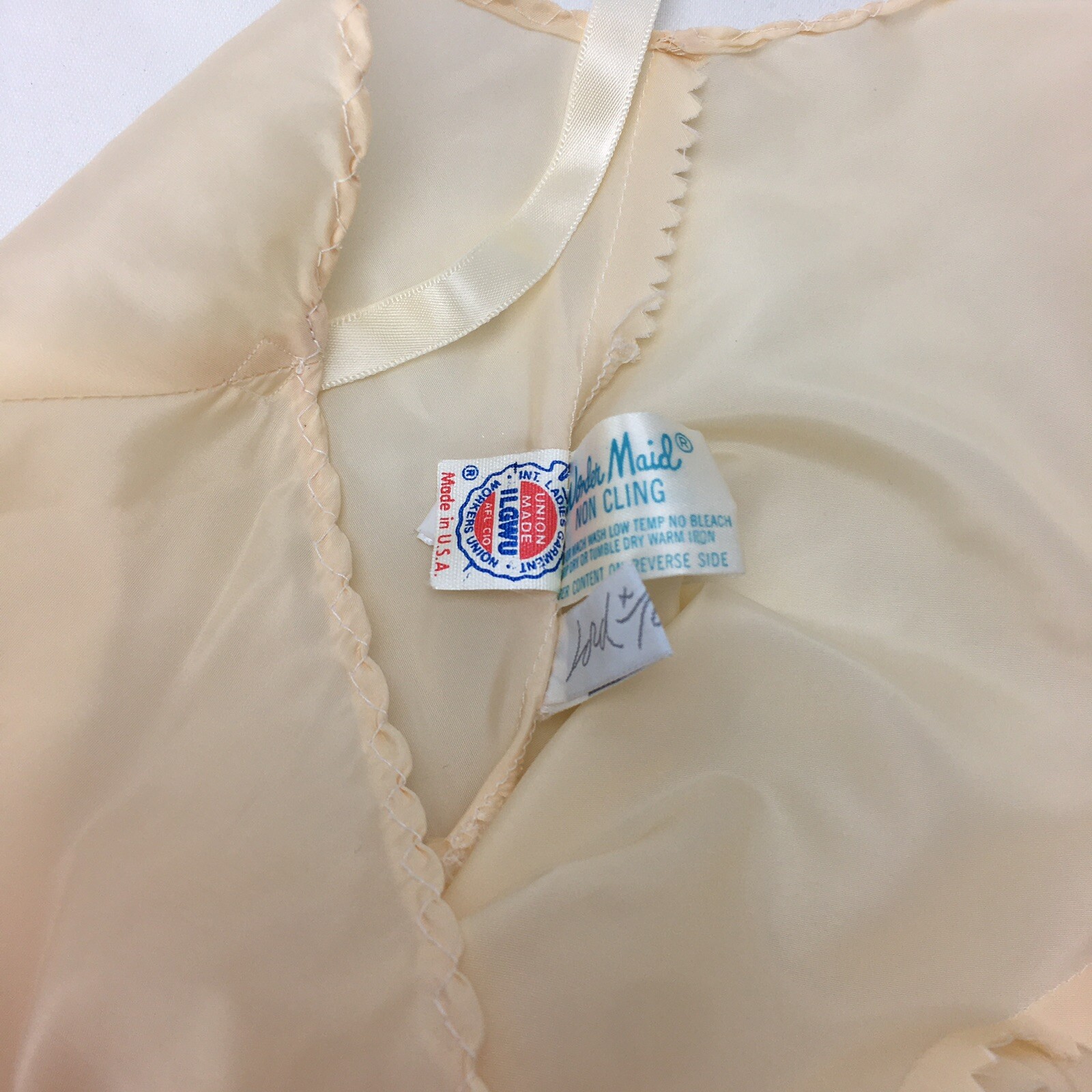 Vintage Wonder Maid Non Cling Slip Womens Small 34 Tan Nylon Poly Blend