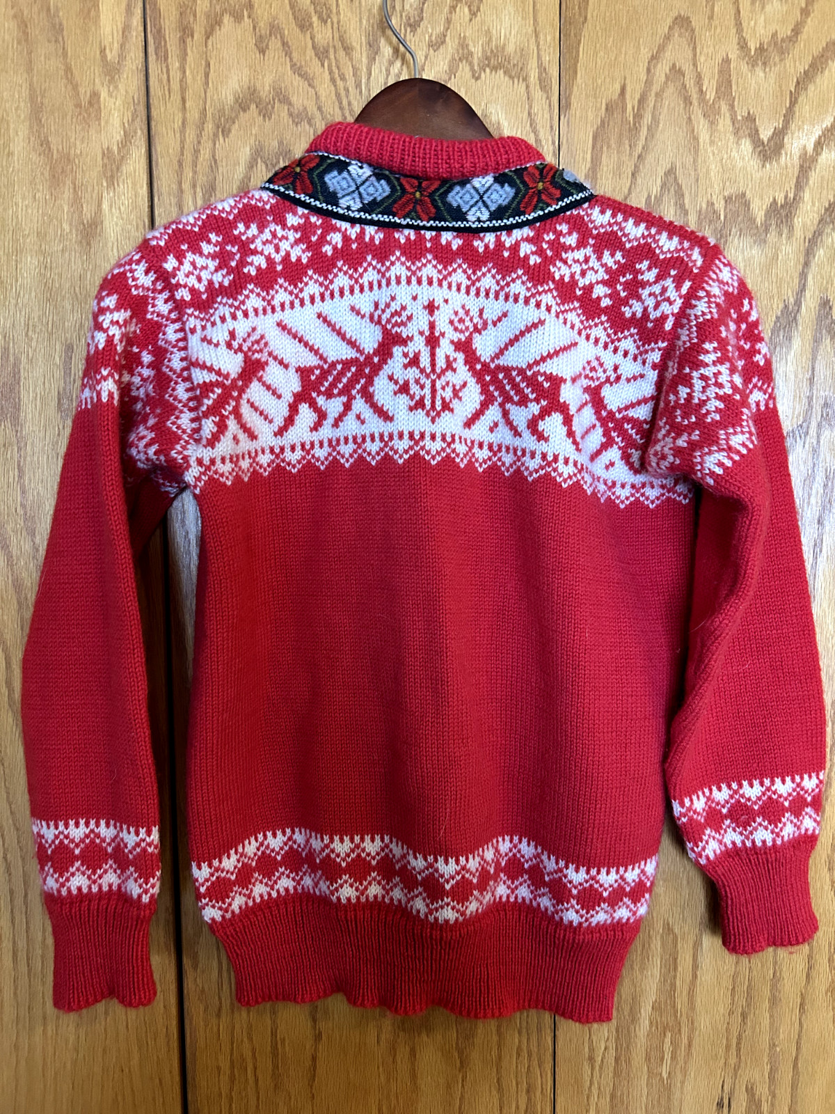 Vintage Dale of Norway, made for Oslo Sweater Shop Sweater Red/ White Size 40