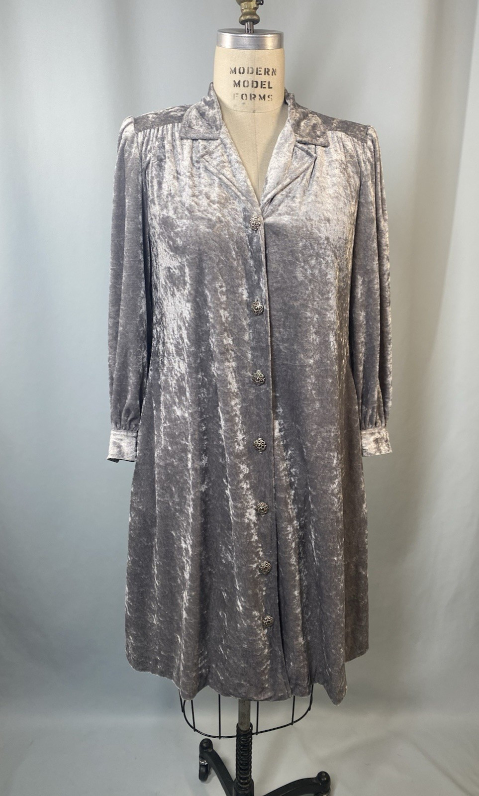 Vintage Dress SIZE LARGE 10 PETITE silver gray velvet long sleeve 80s 90s