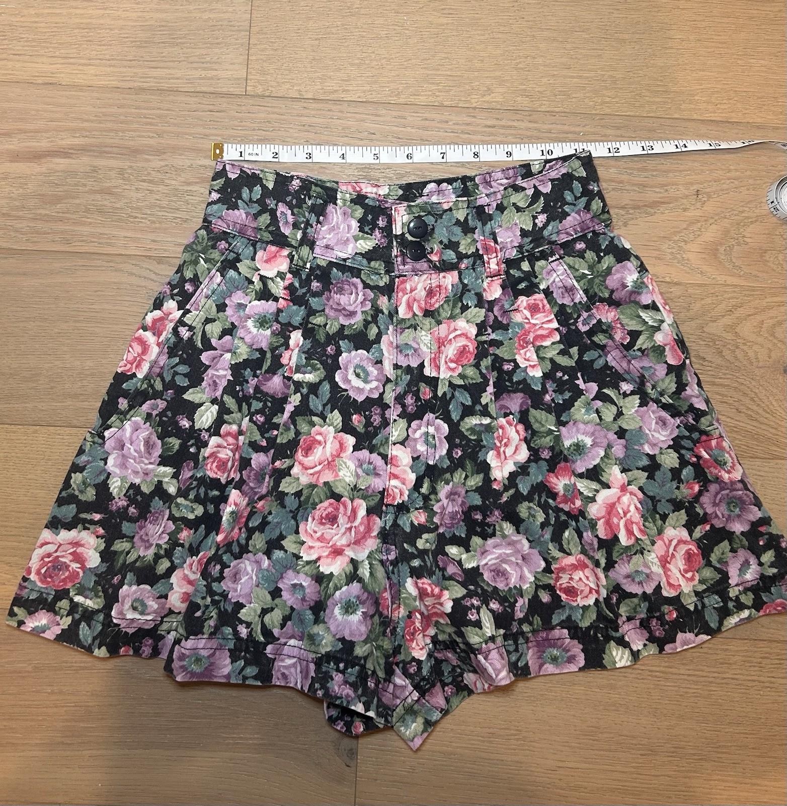 Vintage 1980s-1990s Made In The Shade Women’s Floral Shorts Size 7